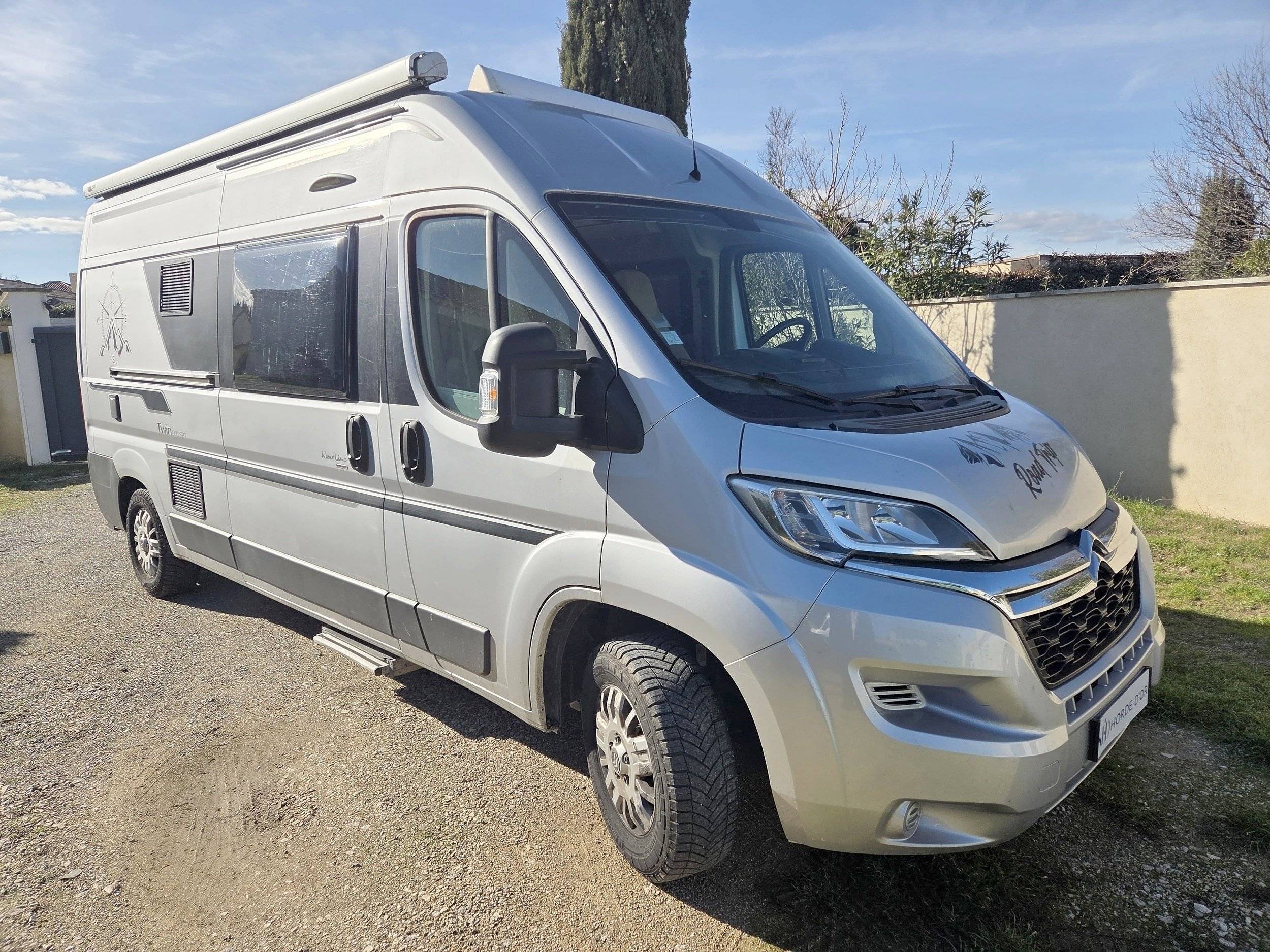 schräge Vorderansicht Citroën Jumper 2,0 l 130 ch - Yescapa