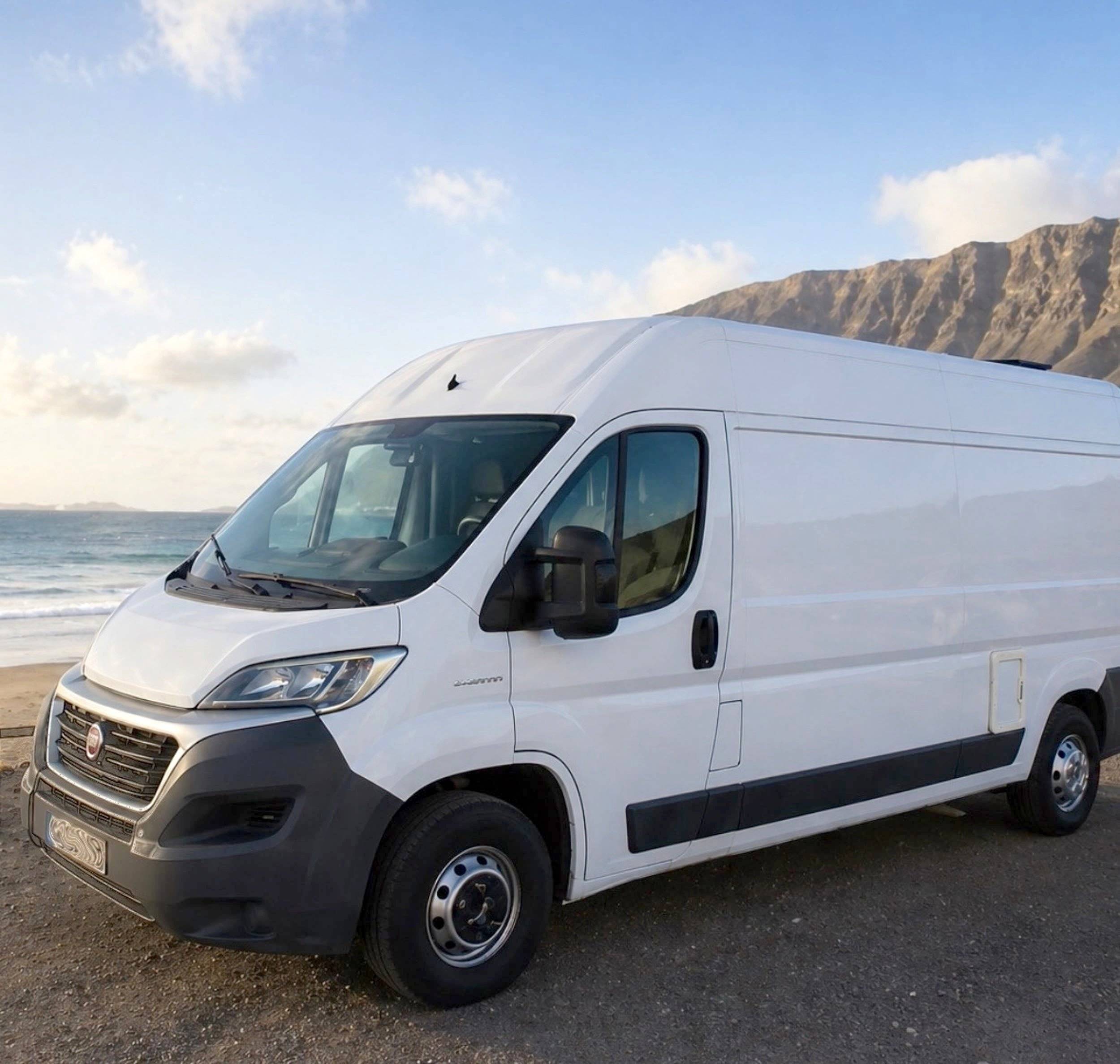 Vista frontale a ¾ Fiat FPT INDUSTRIAL S.P.A - Yescapa