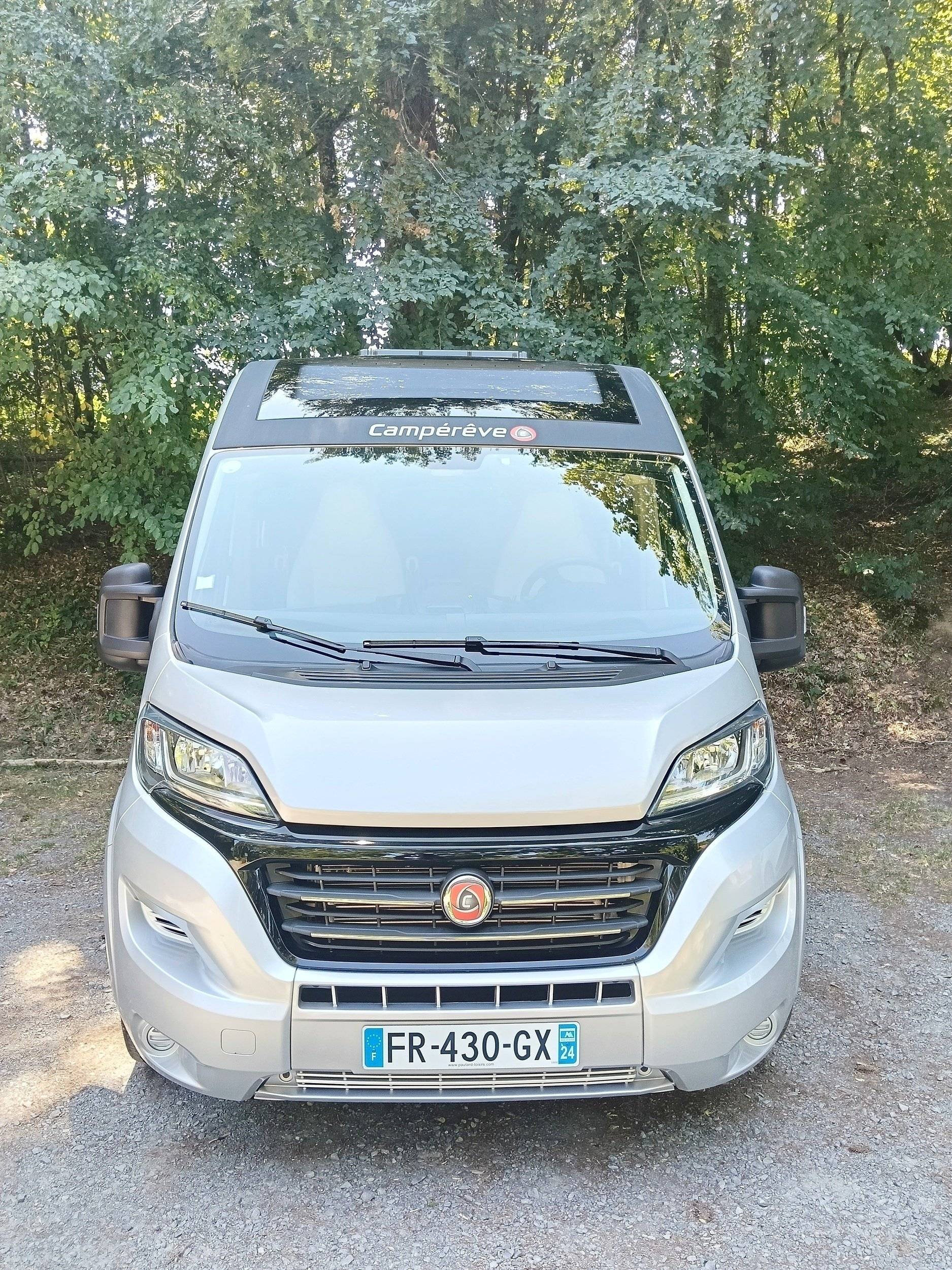 Front view from 3/4 Fiat - Yescapa