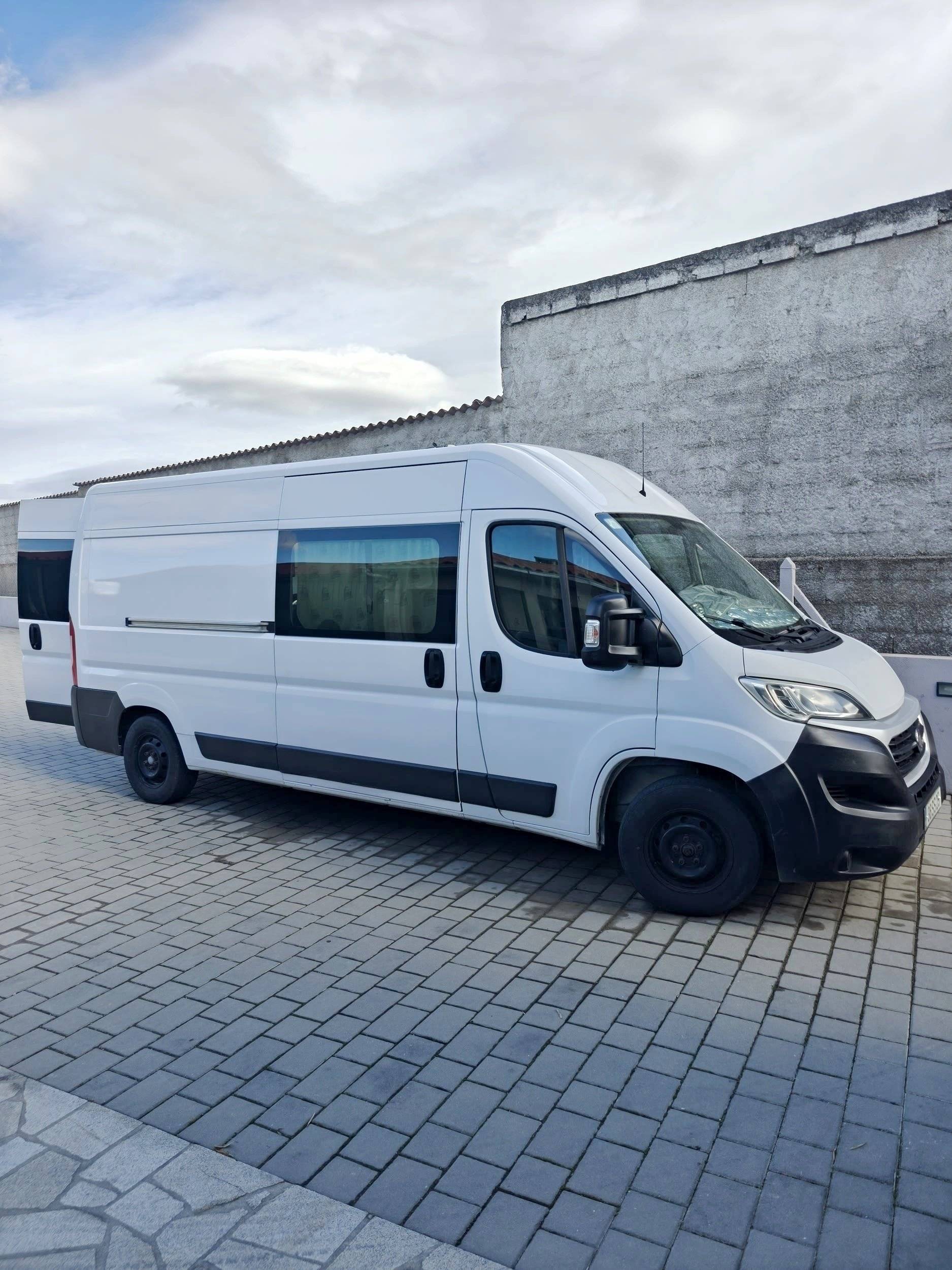 Vista del vehículo ángulo delantero Fiat FIAT DUCATO MULTIJET - Yescapa