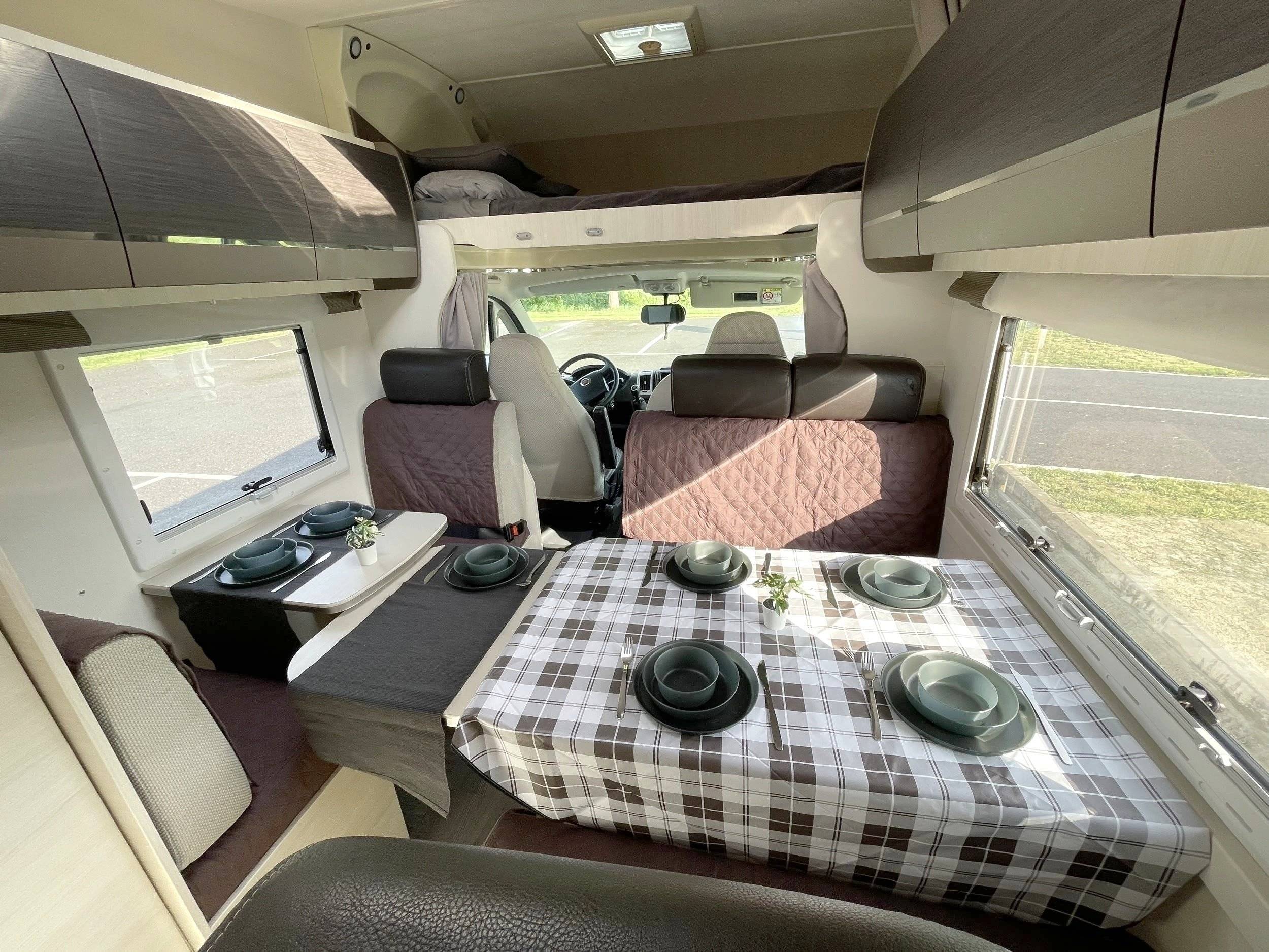 Dinette Fiat 2,3 l 130 ch - Yescapa