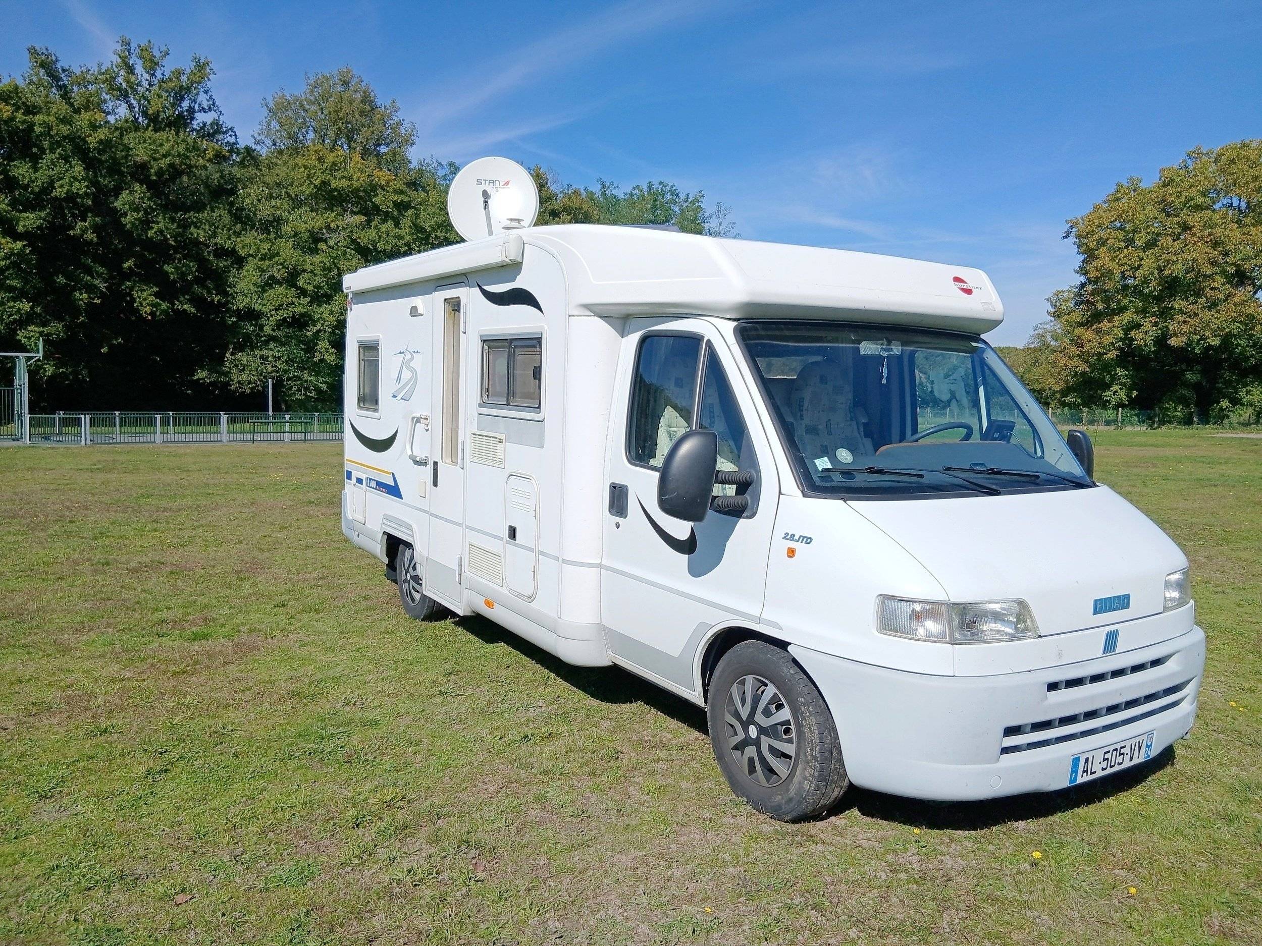 Front view from 3/4 Fiat Fiat ducato 2.8l JTD - Yescapa