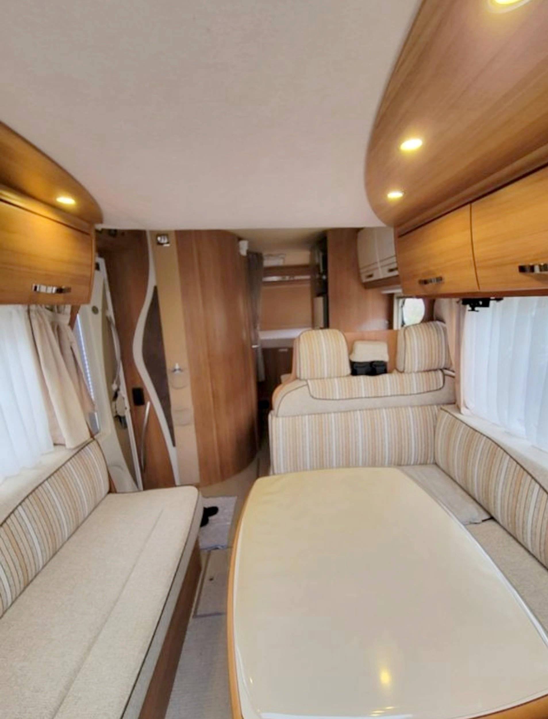 Comedor Fiat Ducato 2,3 130 ch - Yescapa
