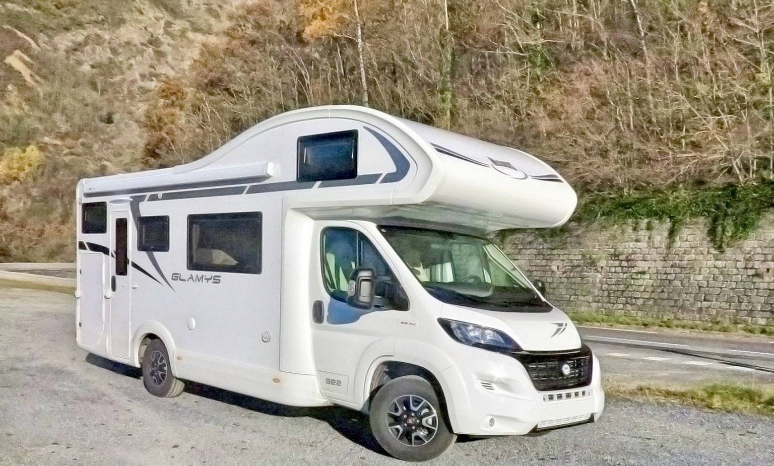 Vue avant de 3/4 Fiat Fiat Ducato - Yescapa