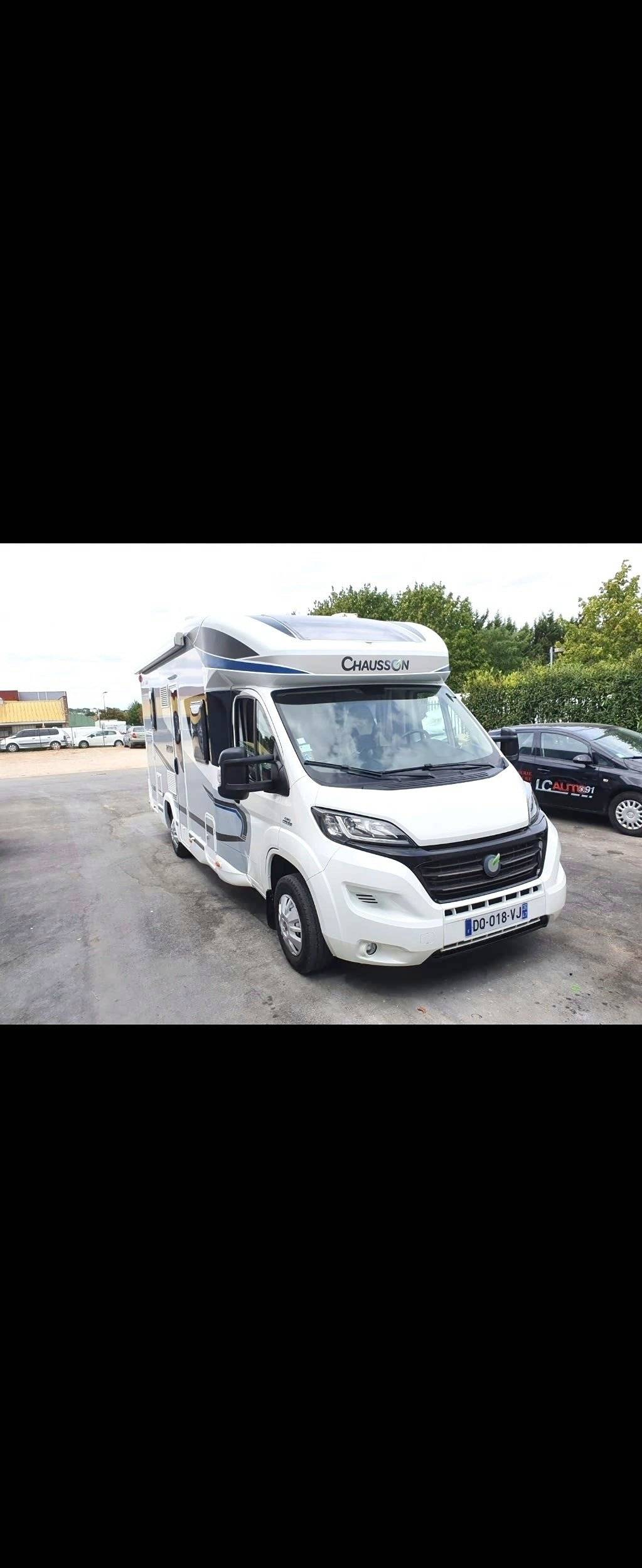 Vue avant de 3/4 Fiat Ducato 2,3 l 130 ch - Yescapa