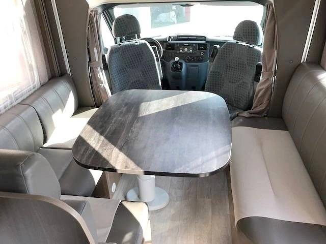 Coin repas Ford Transit 2,2 l 140 ch - Yescapa