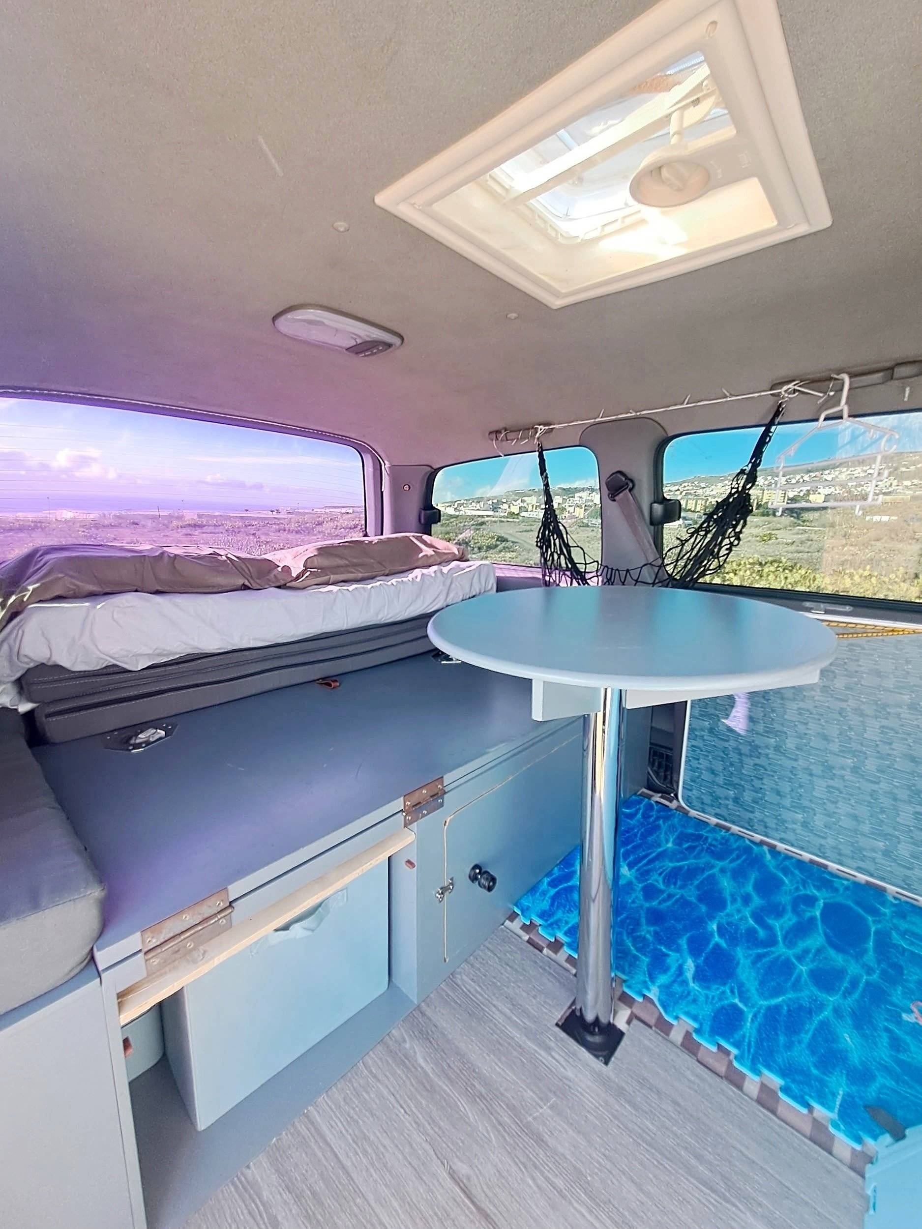 Dinette Hyundai H1 - Yescapa
