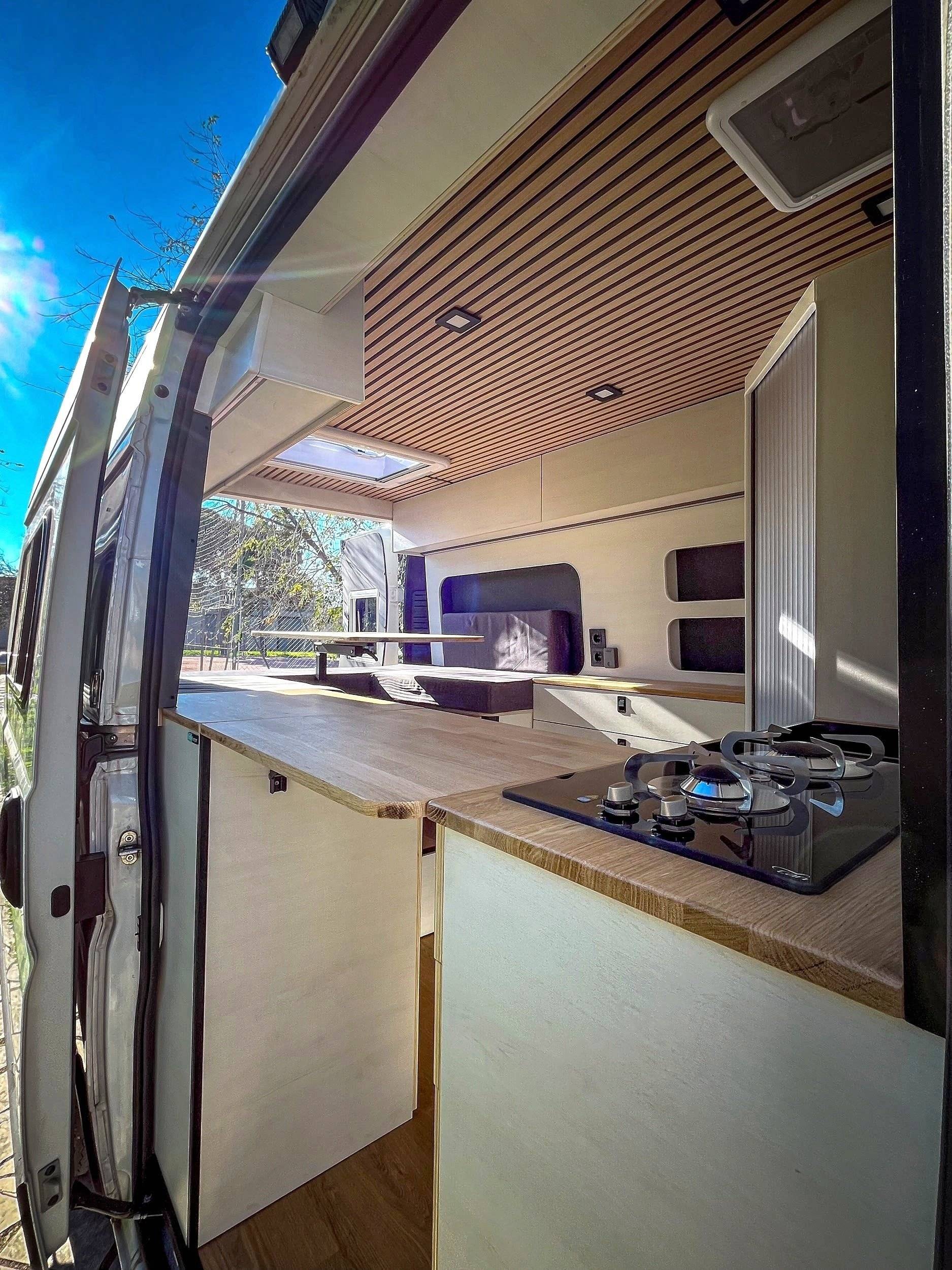 Kitchen Peugeot BOXER L2H2 - Yescapa