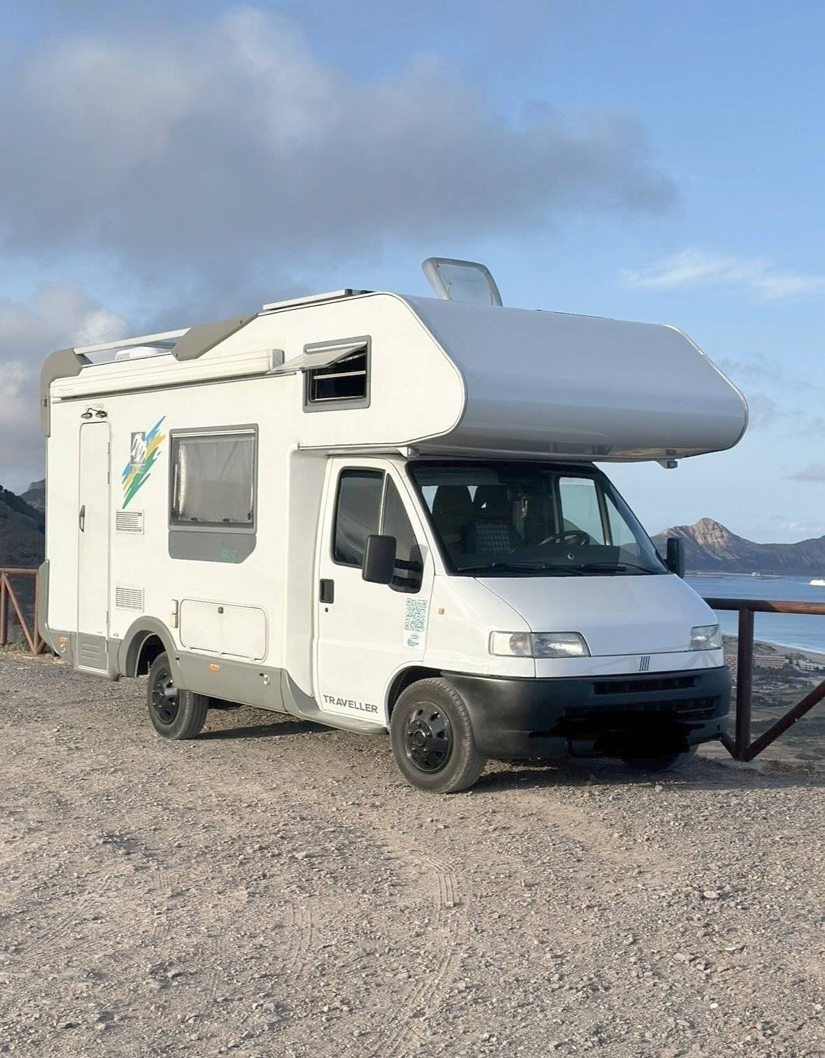 schräge Vorderansicht Fiat Ducato - Yescapa
