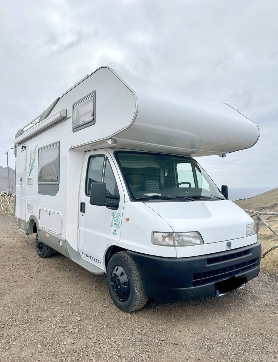 Vue avant de 3/4 Fiat Ducato - Yescapa