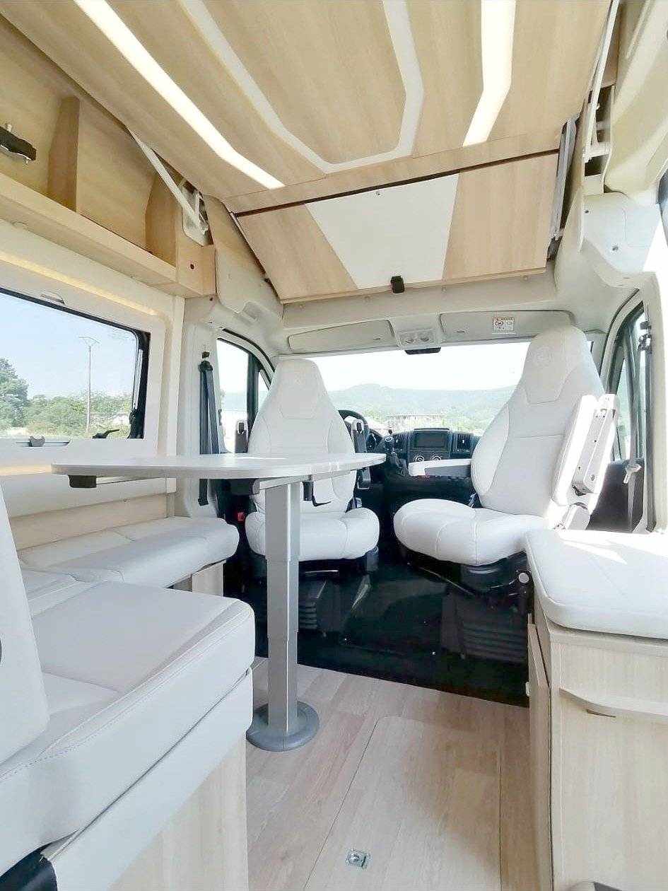 Comedor Peugeot Boxer 2,2L HDI 160ch - Yescapa