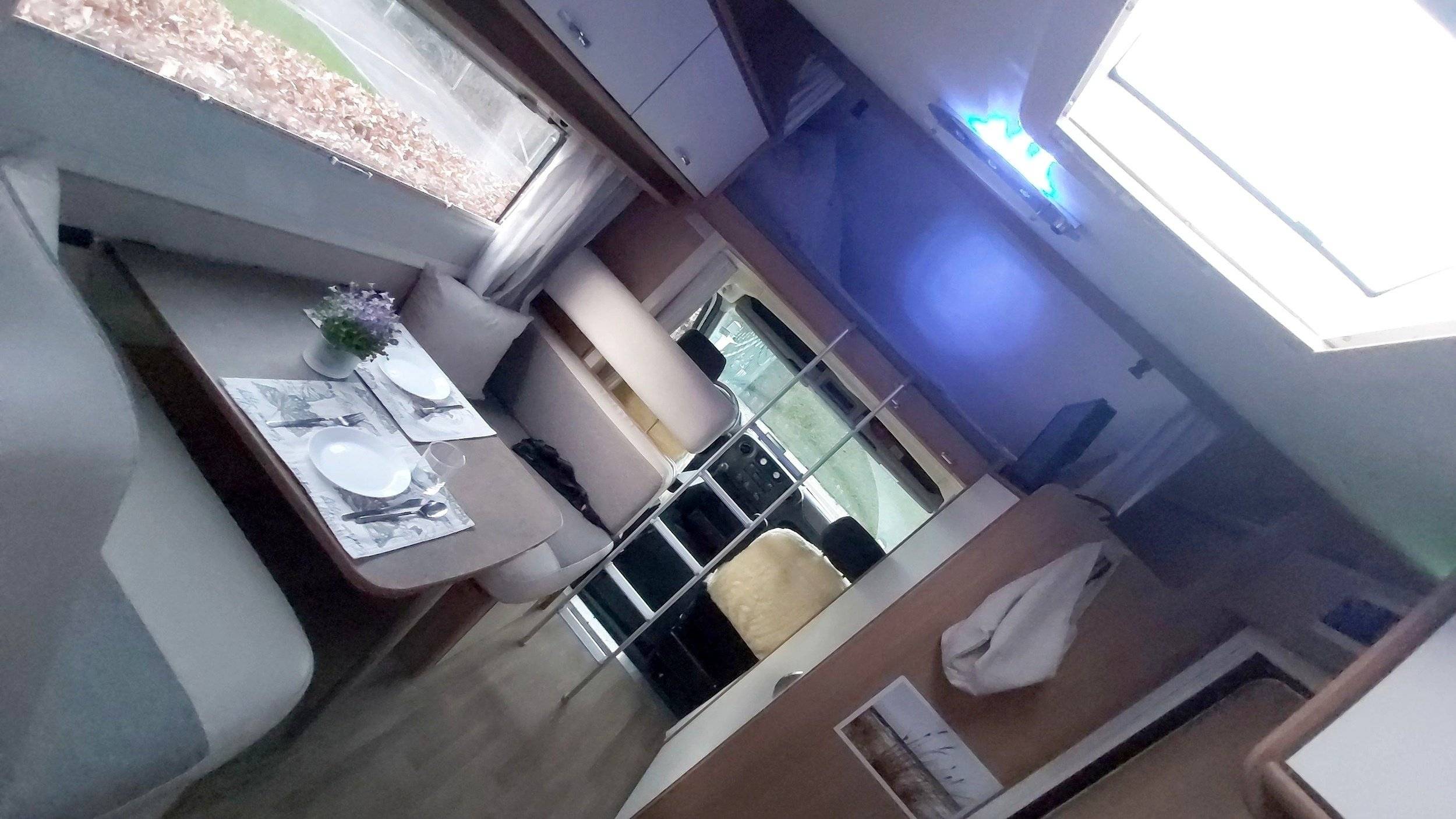 Dining Area Renault Renault master - Yescapa