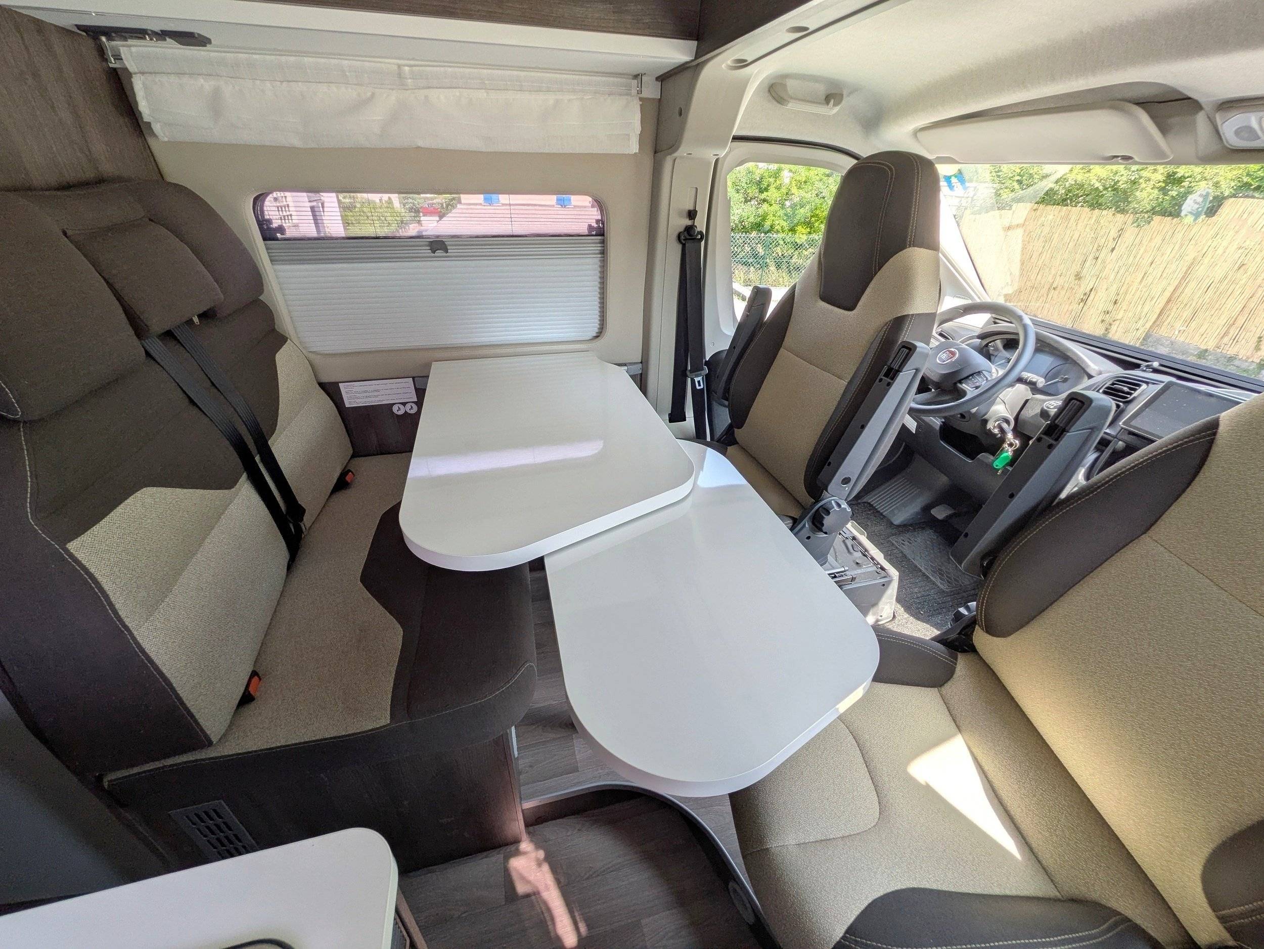 Dining Area Fiat ducato 35L 2L2 Mjet 140 Euro 6D - Yescapa