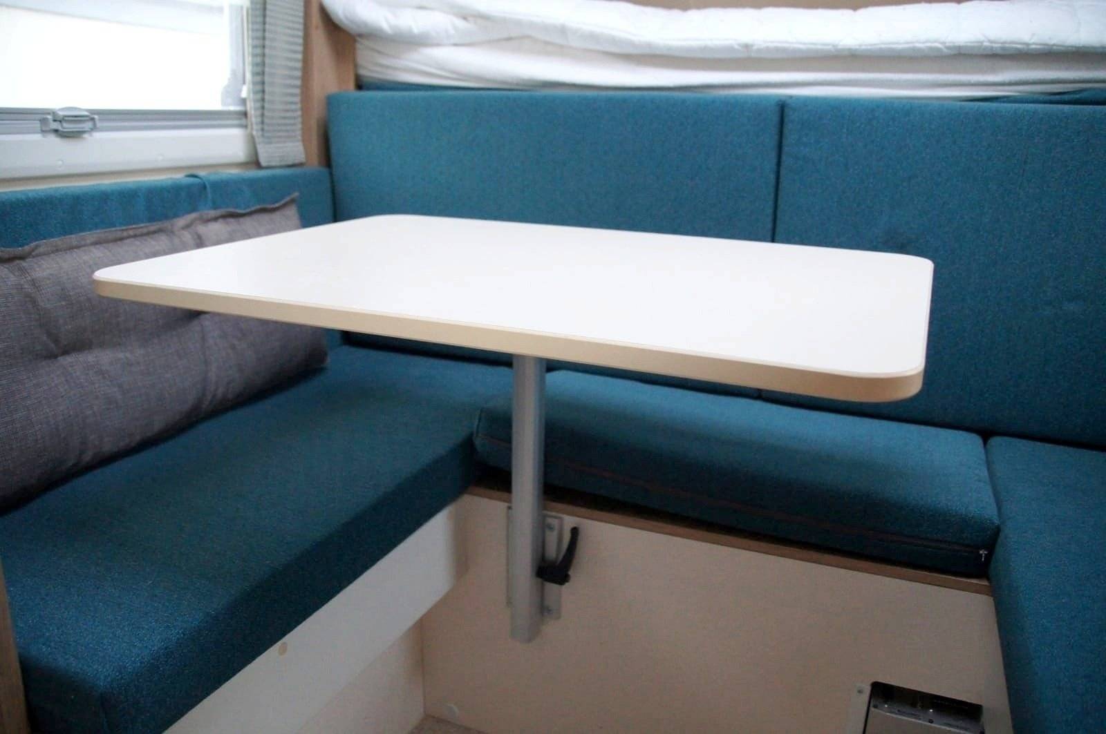 Dining Area Ford Ranger - Yescapa