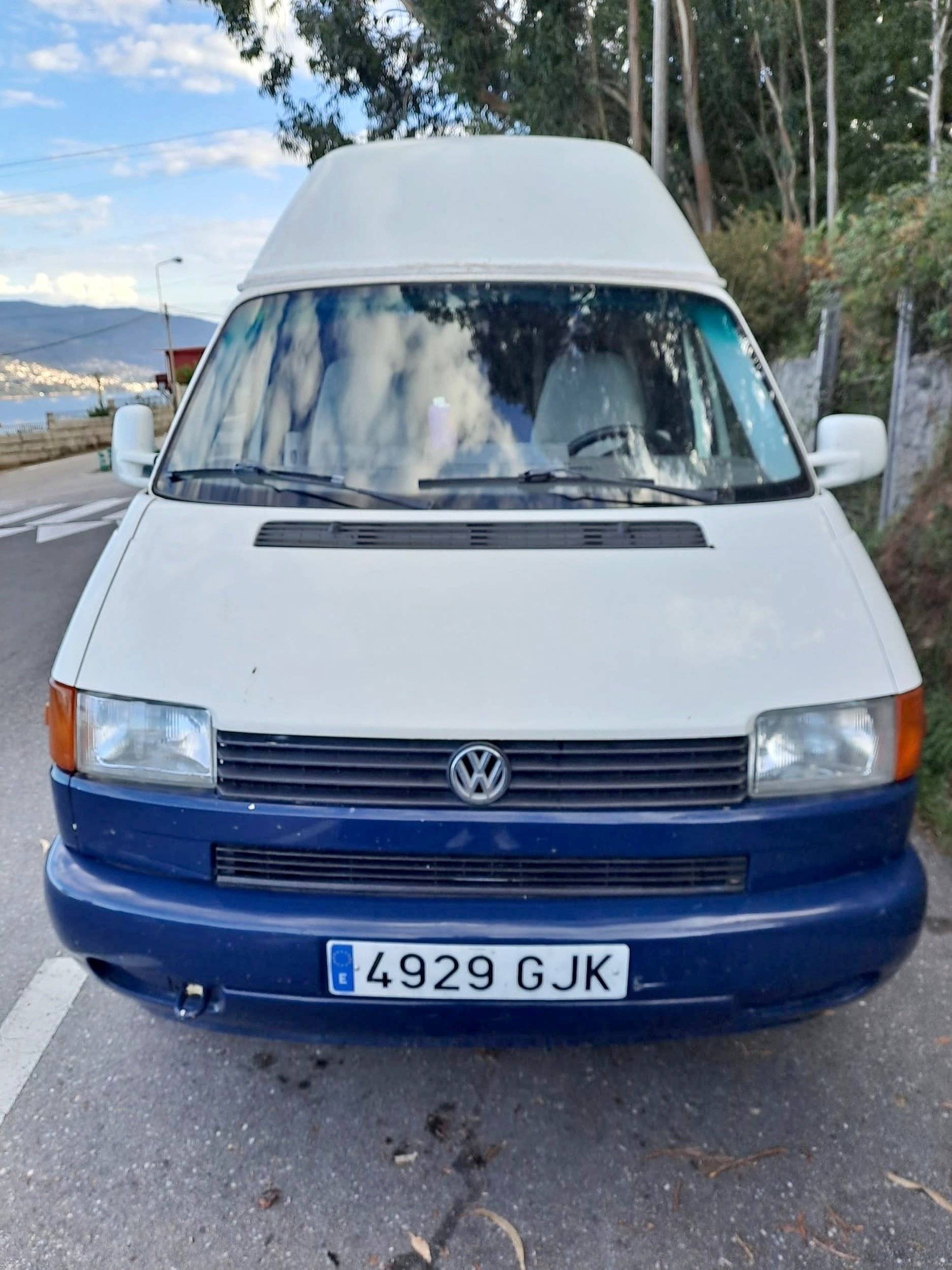 schräge Vorderansicht Volkswagen Transporter t4 - Yescapa