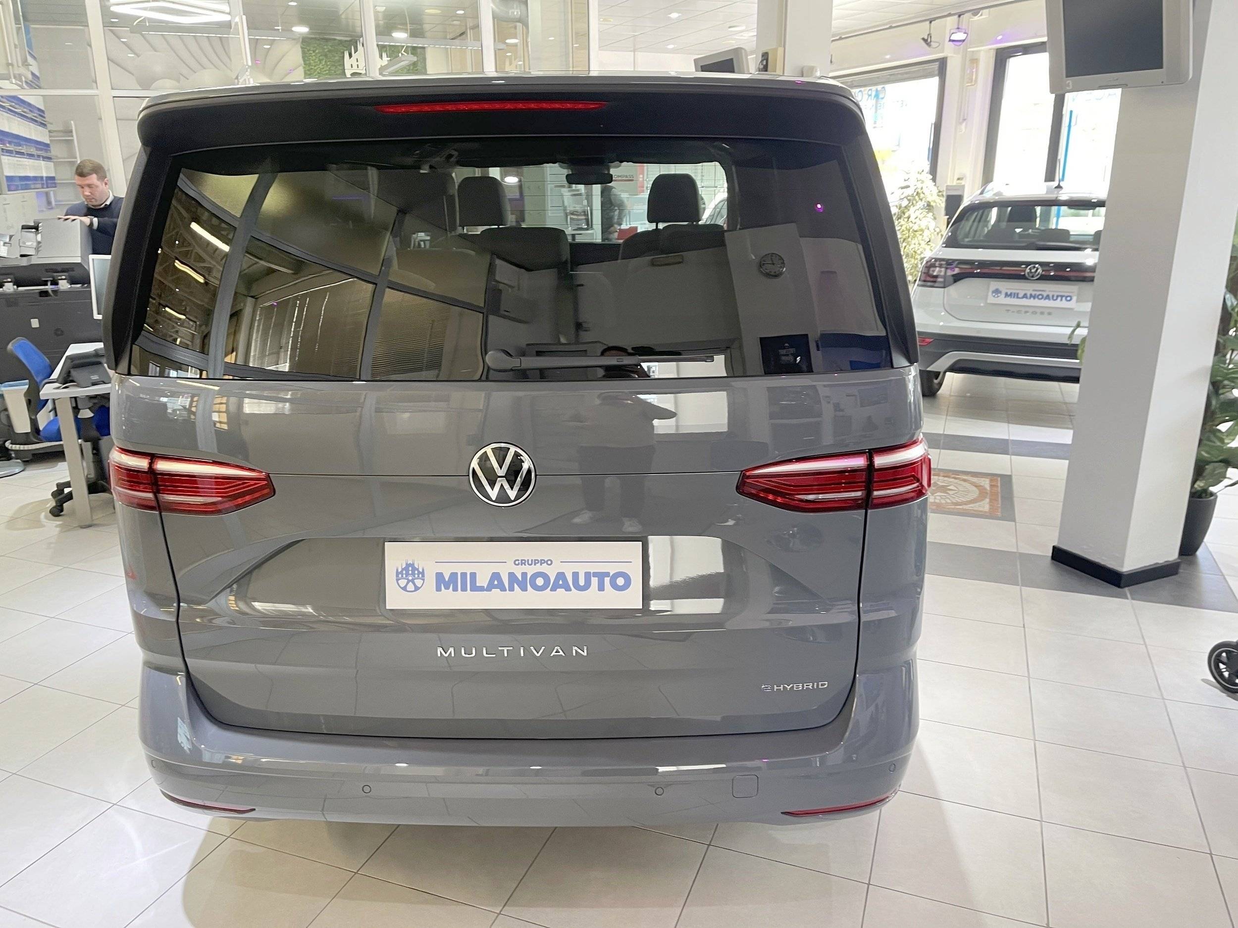 Vista de 3/4 Volkswagen Multivan - Yescapa