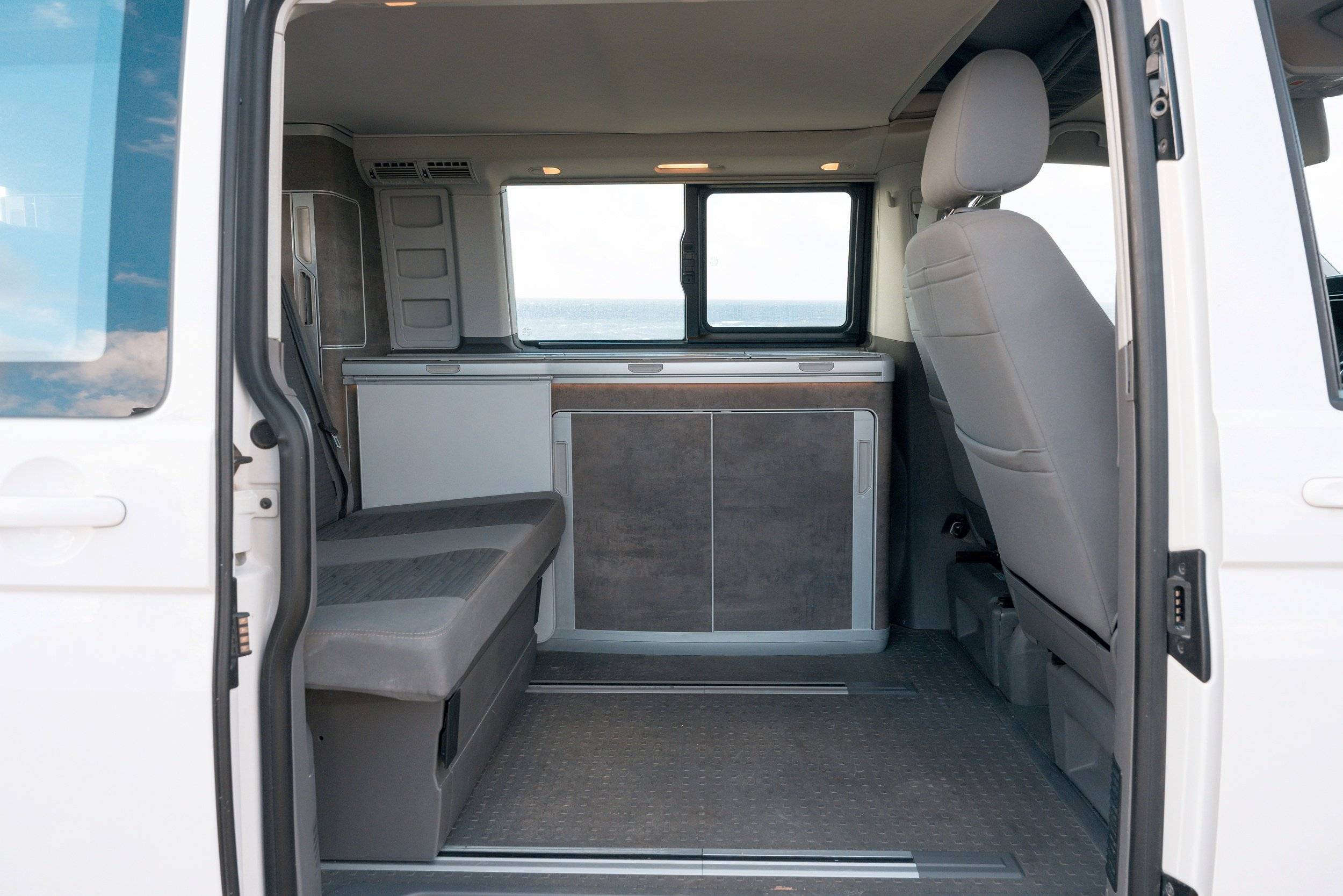 Altro Eu California Standard 4 Auto Base Eu California Standard 4 Auto Base - Yescapa