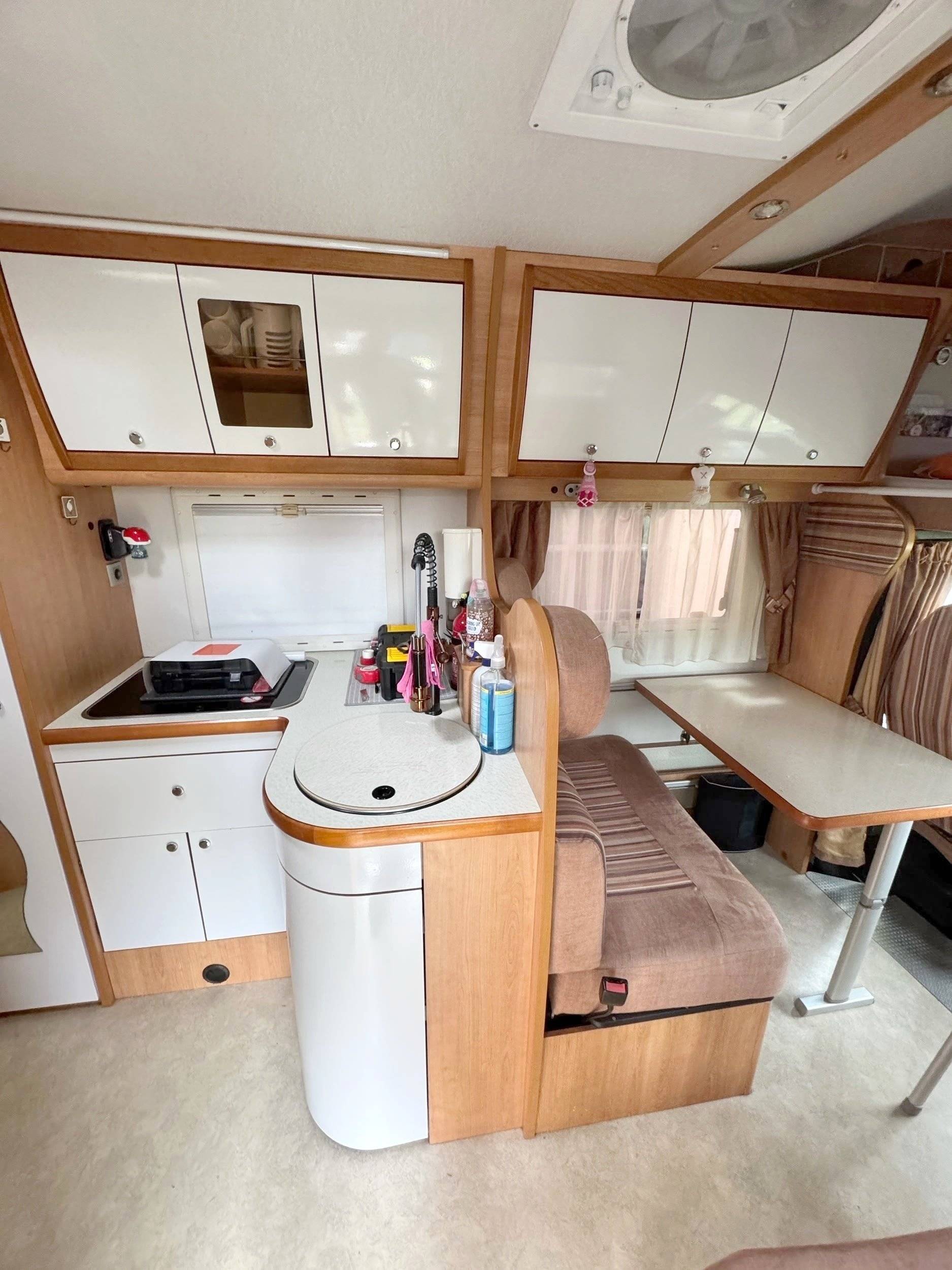 Dinette Ford Transit 2,2 l TDCi 140 ch. - Yescapa