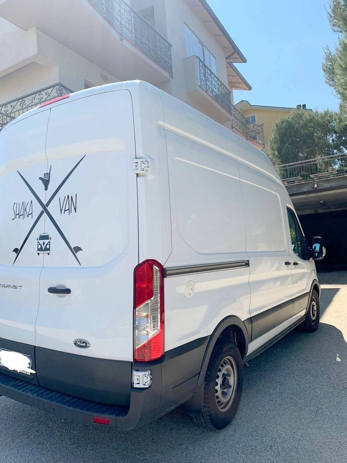 Ansicht von hinten Ford Transit 2,3 l TDCi 130 ch. - Yescapa
