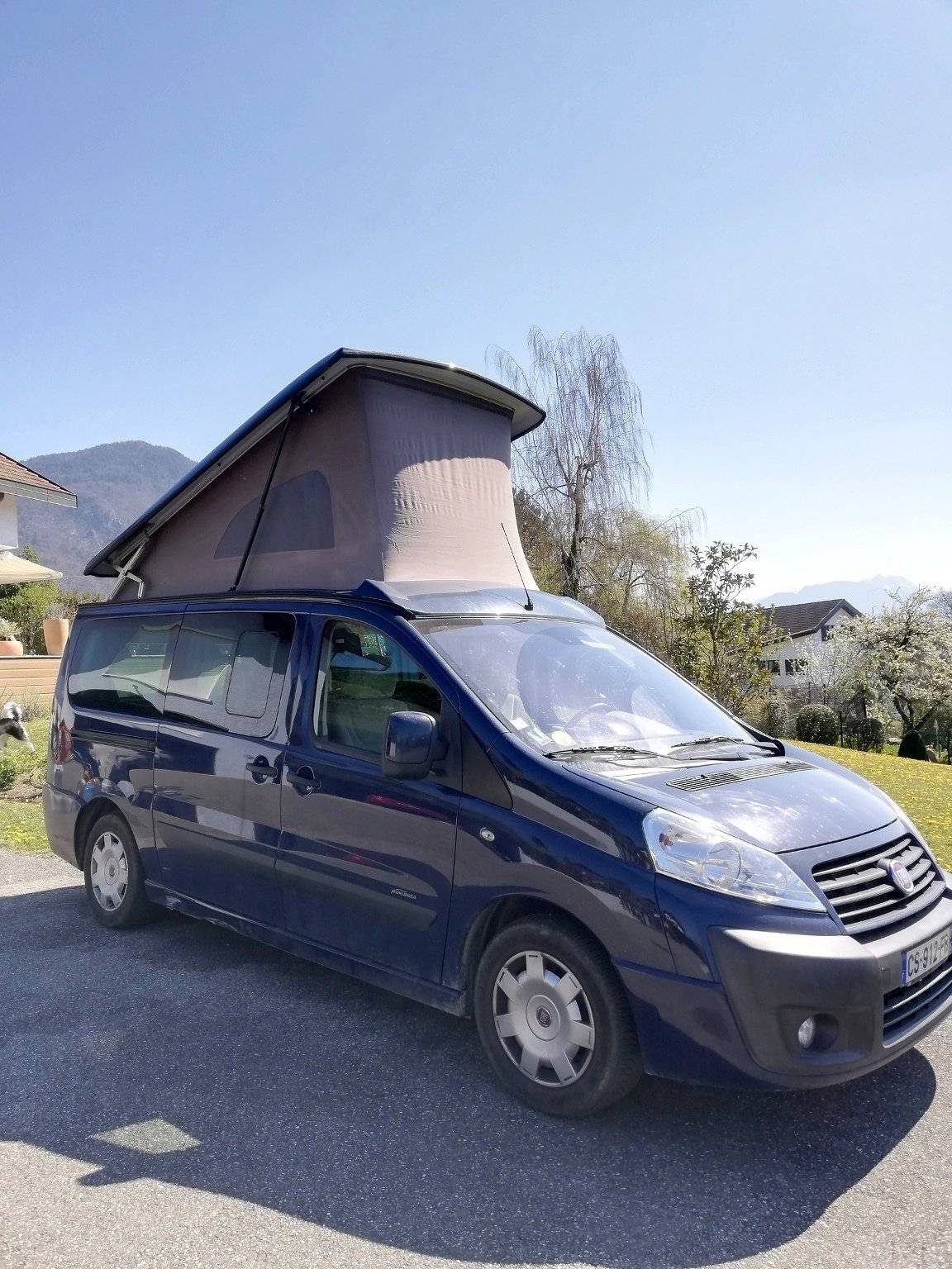 Front view from 3/4 Fiat Scudo 2 l Dci 128 ch - Yescapa