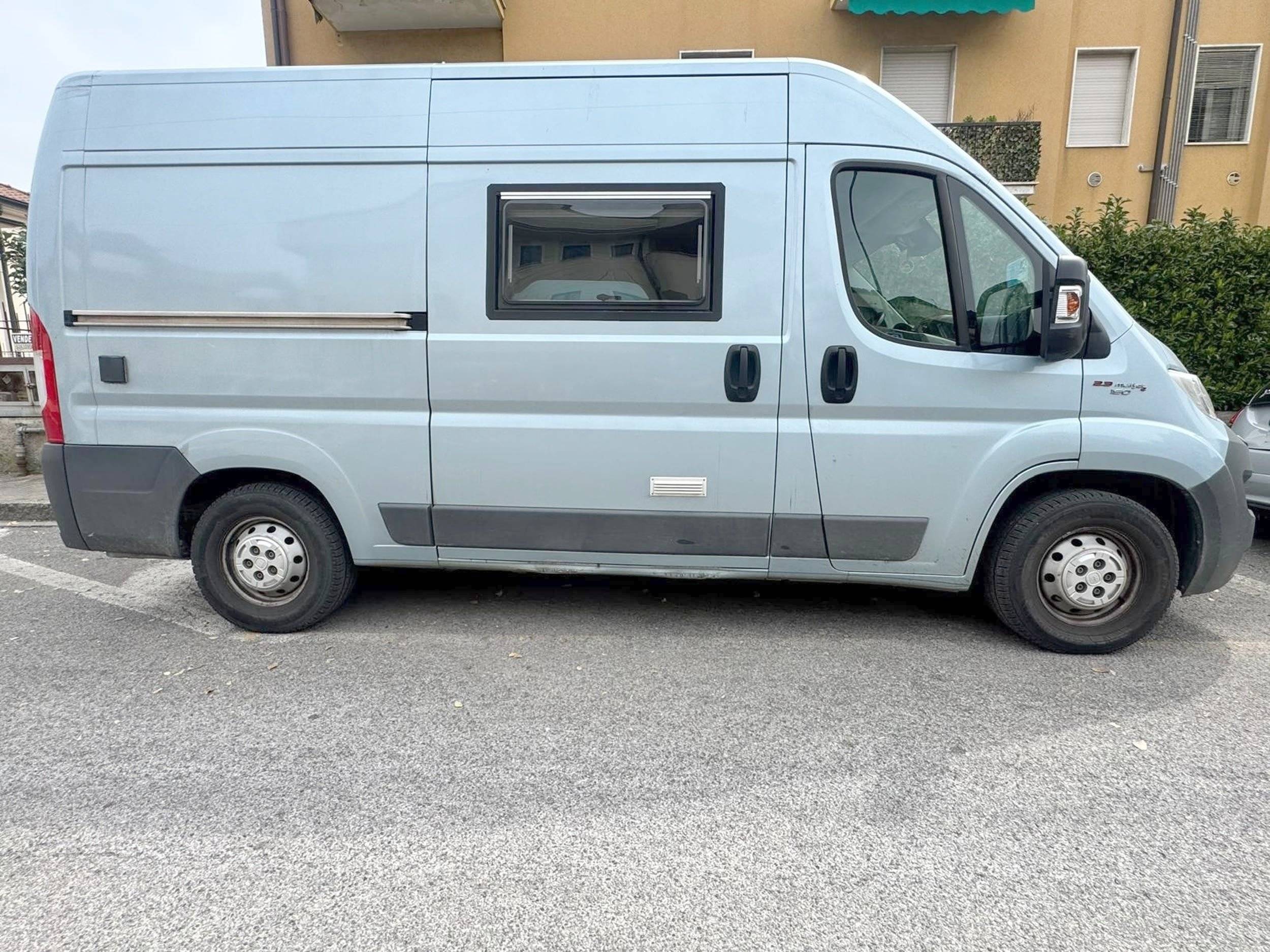 Vista del vehículo ángulo delantero Fiat Ducato - Yescapa