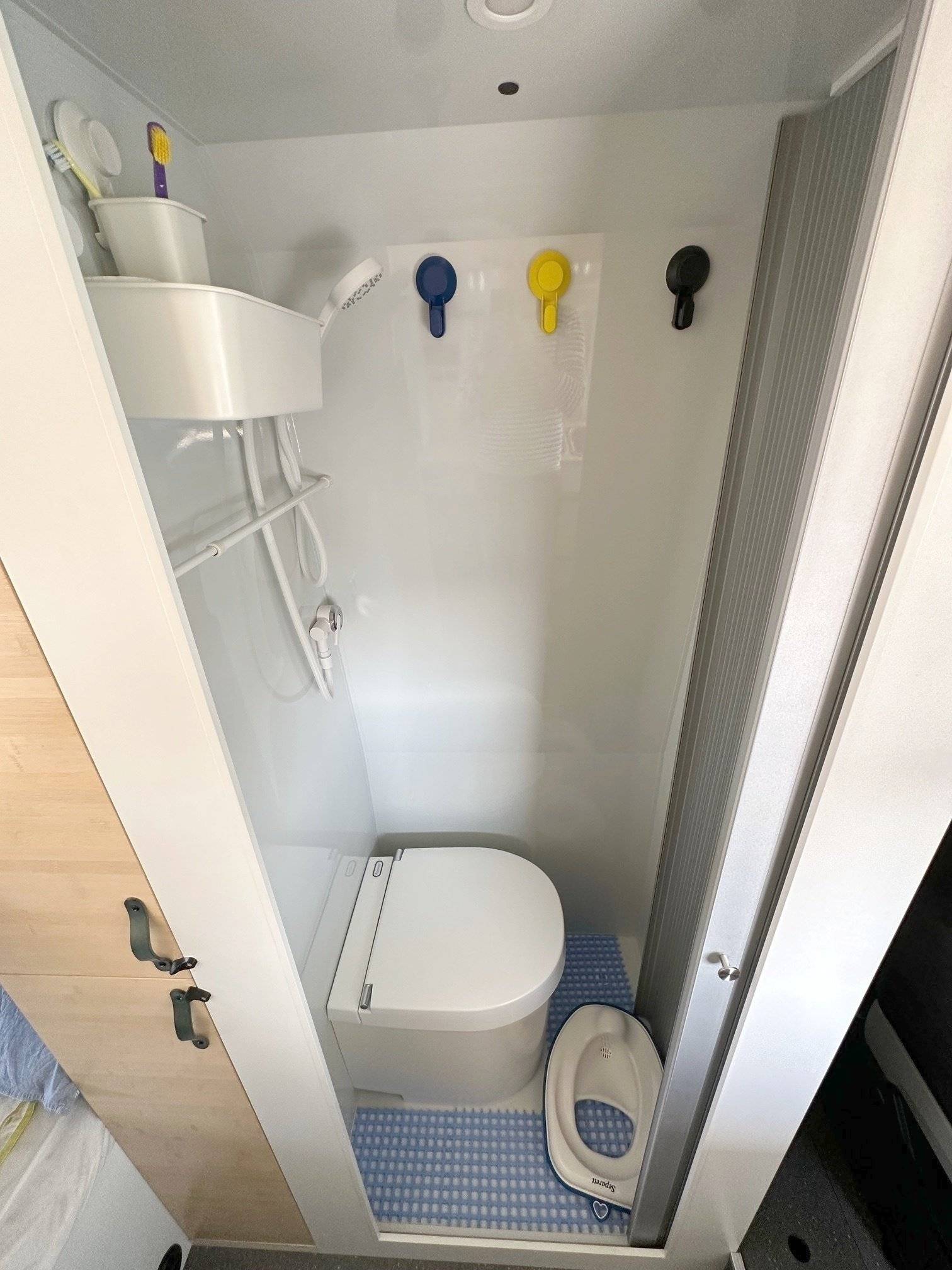 Off-grid Camper for 4 