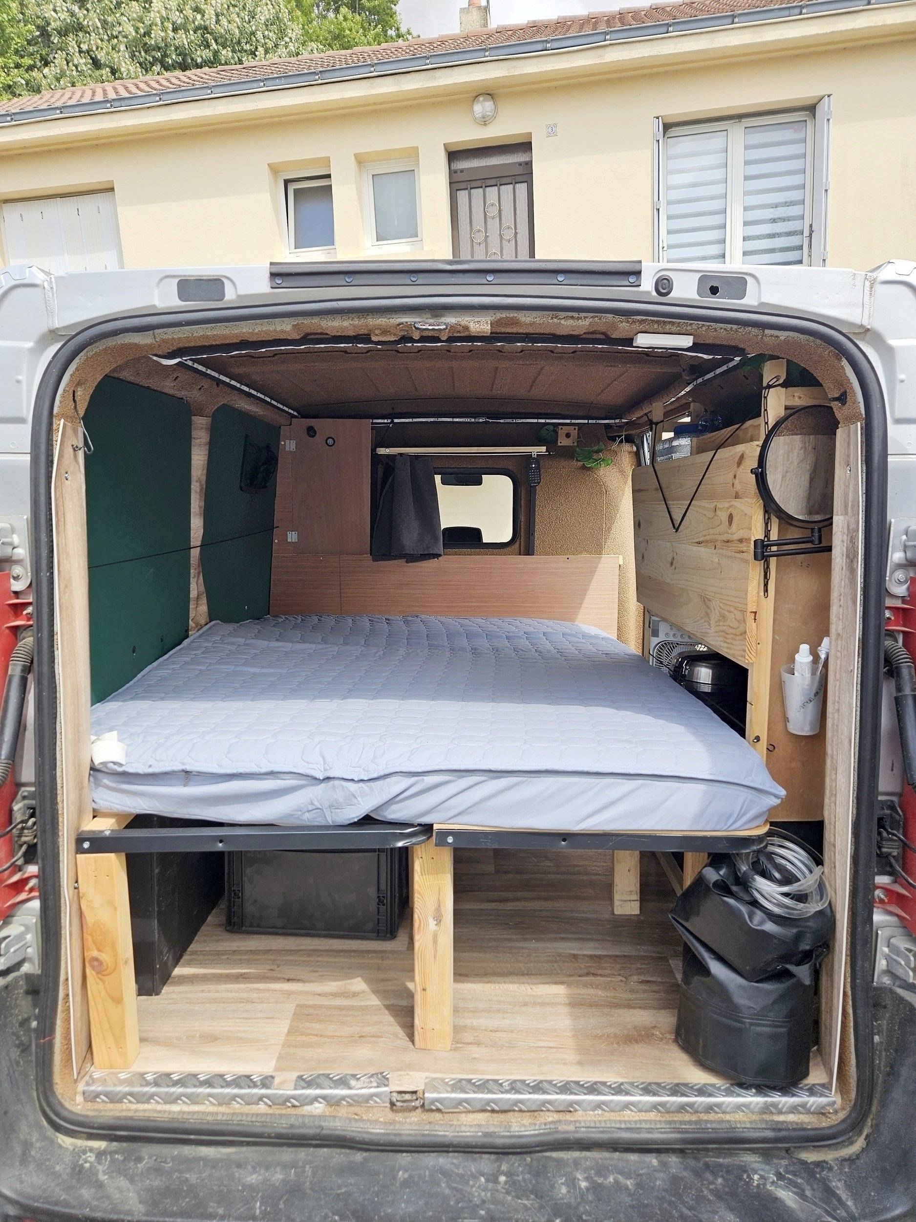 Berth Peugeot Expert 2,0l 120ch - Yescapa