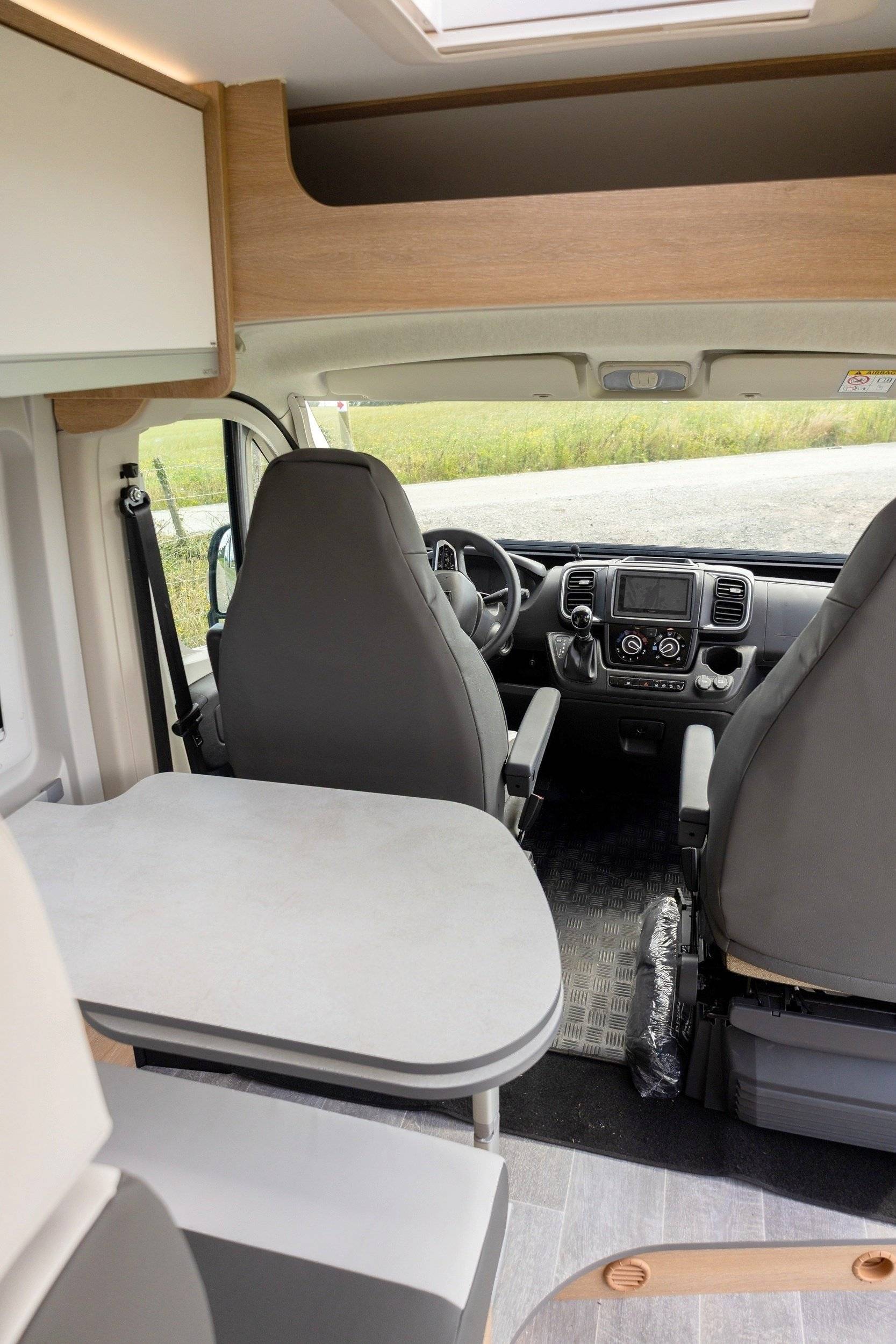 Dining Area Peugeot Peugeot boxer - Yescapa