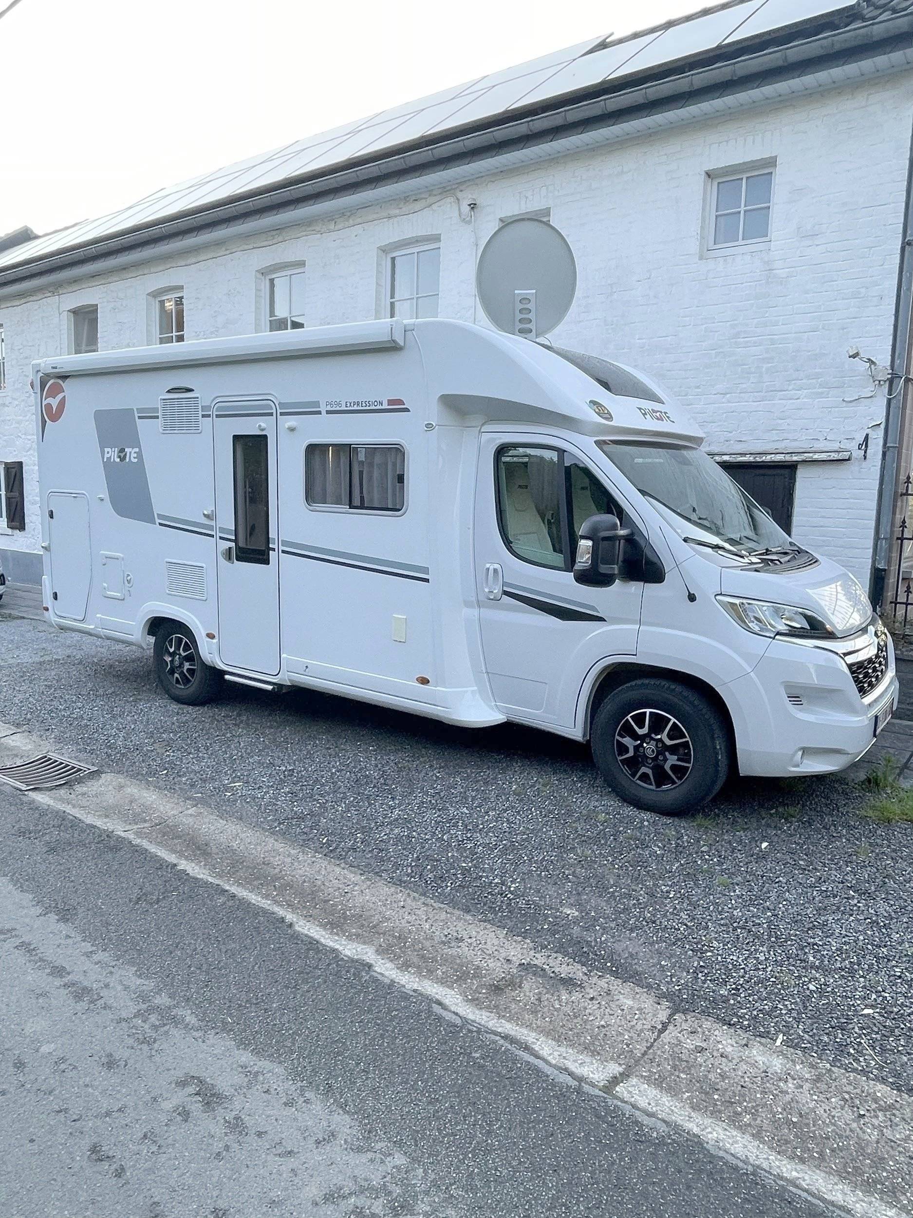 Vue avant de 3/4 Citroën - Yescapa