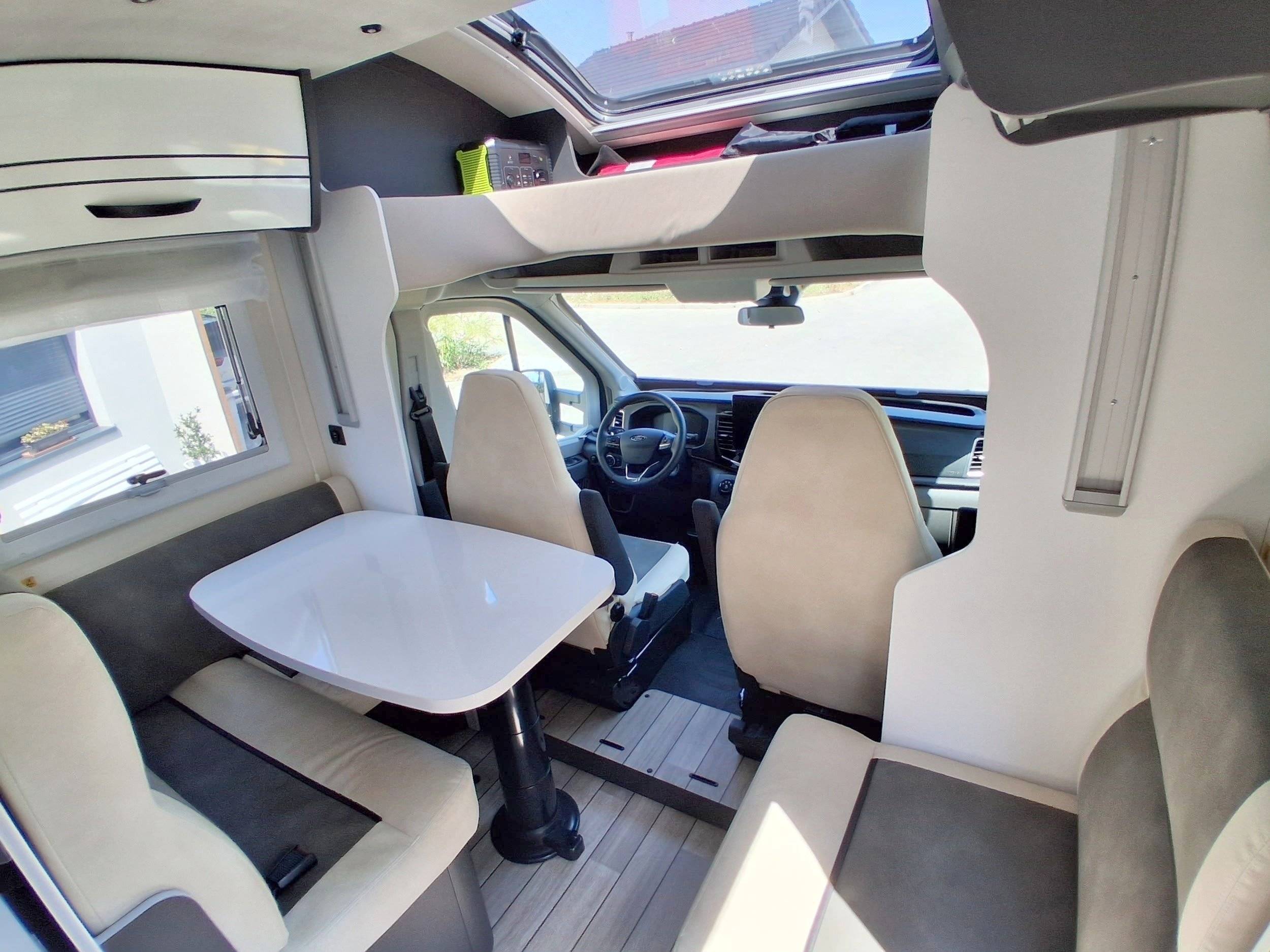 Dinette Ford Transit 2,0 l 170 ch - Yescapa