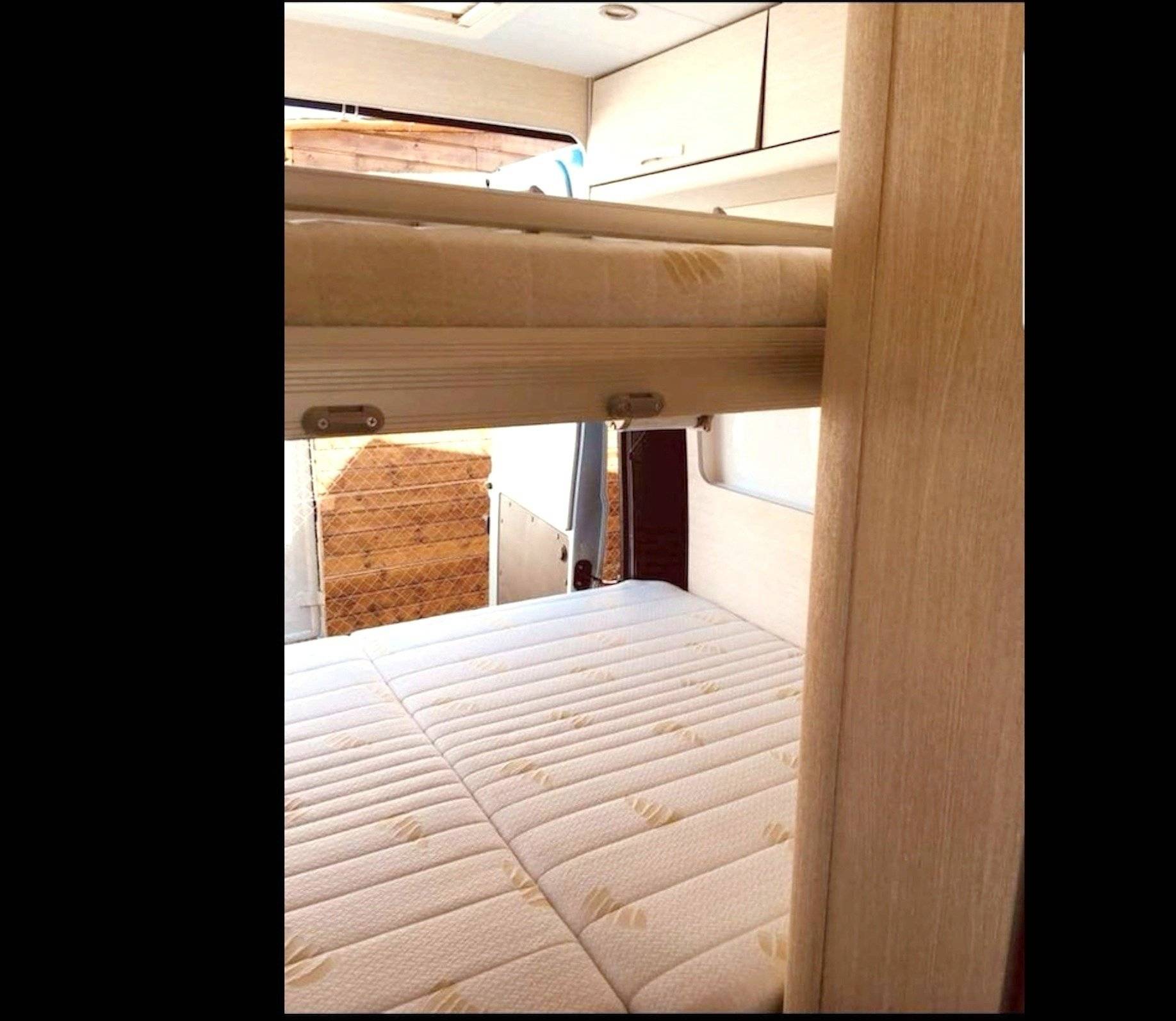 Juliá Camper Fiat 130 Caballos