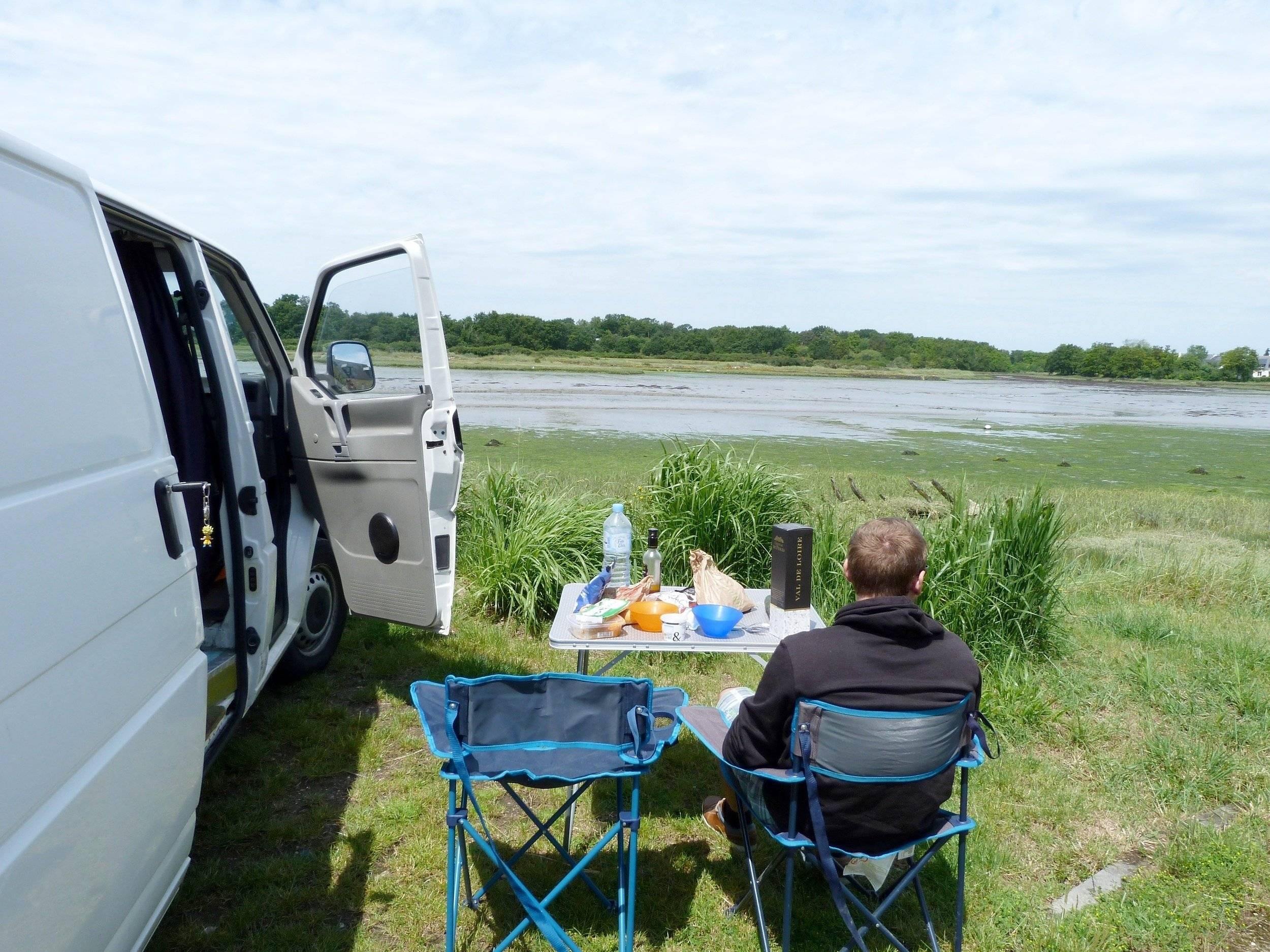 Dining Area Volkswagen - Yescapa