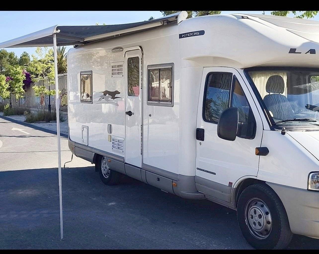 schräge Vorderansicht Fiat Ducato 2,8 l 115 ch/Al-Ko - Yescapa