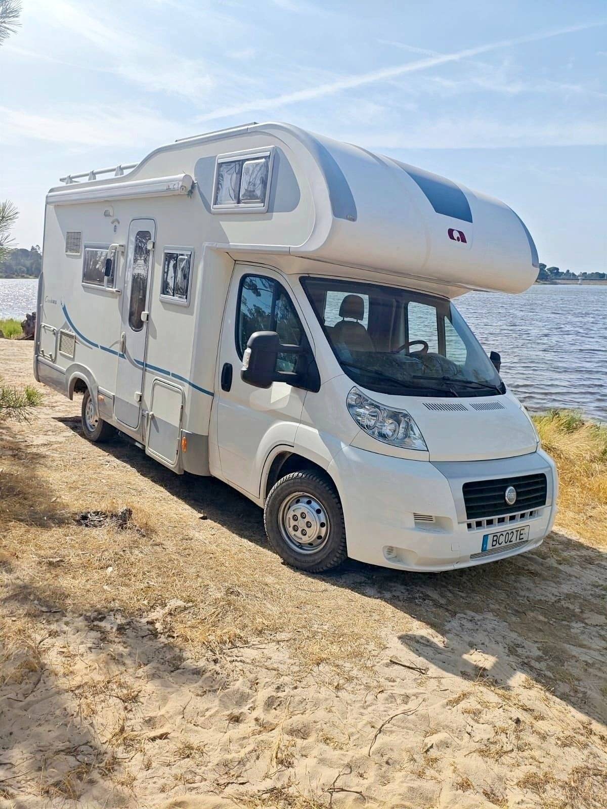Vue avant de 3/4 Fiat 2,3 l 130 ch - Yescapa