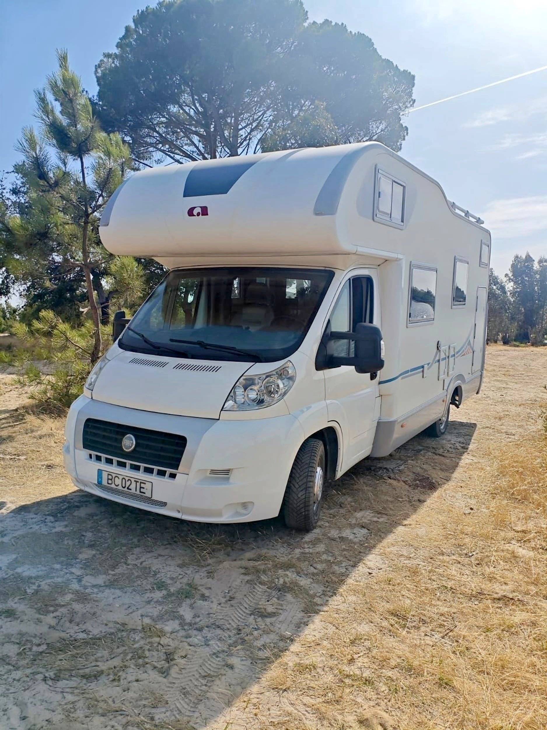 Voorkant 3/4 Fiat 2,3 l 130 ch - Yescapa