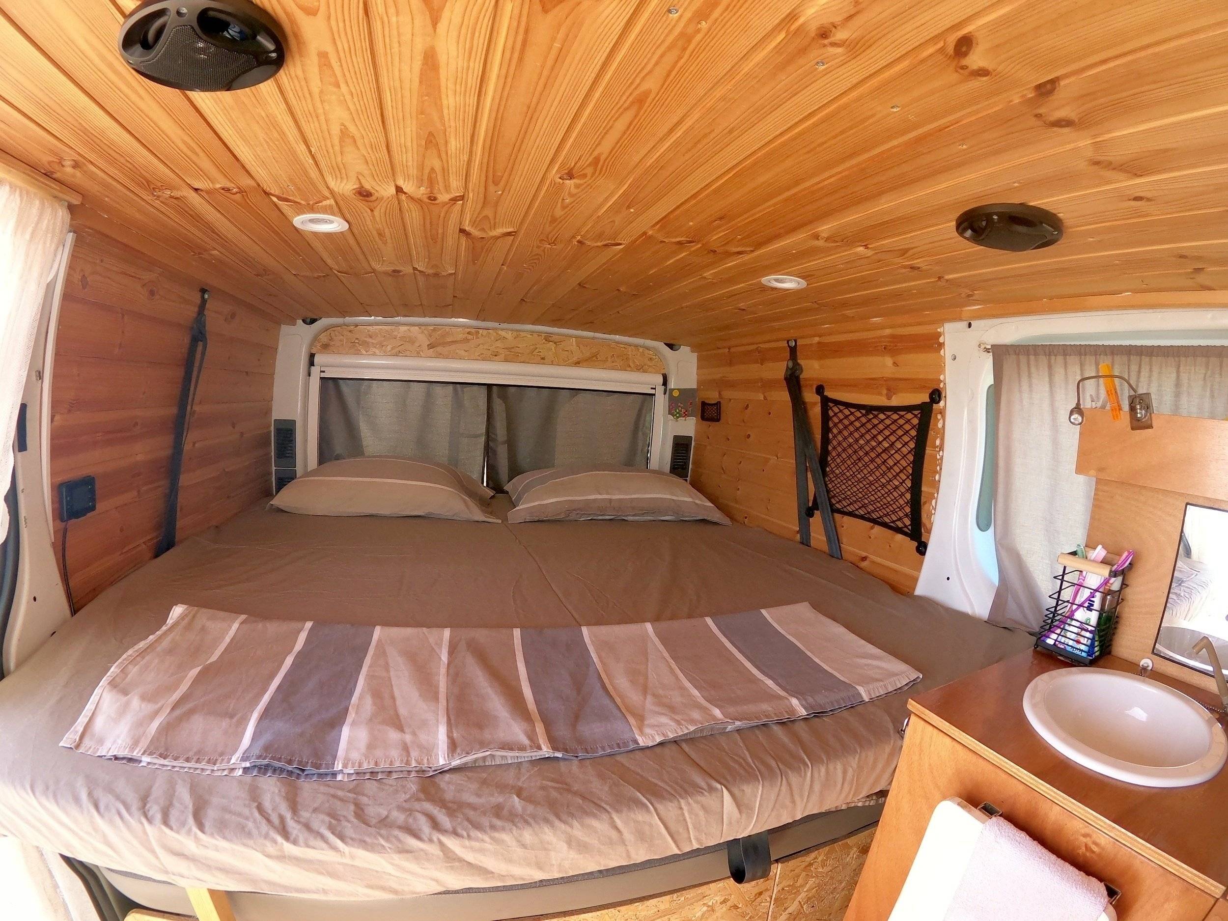 Berth Renault Renault Trafic - Yescapa