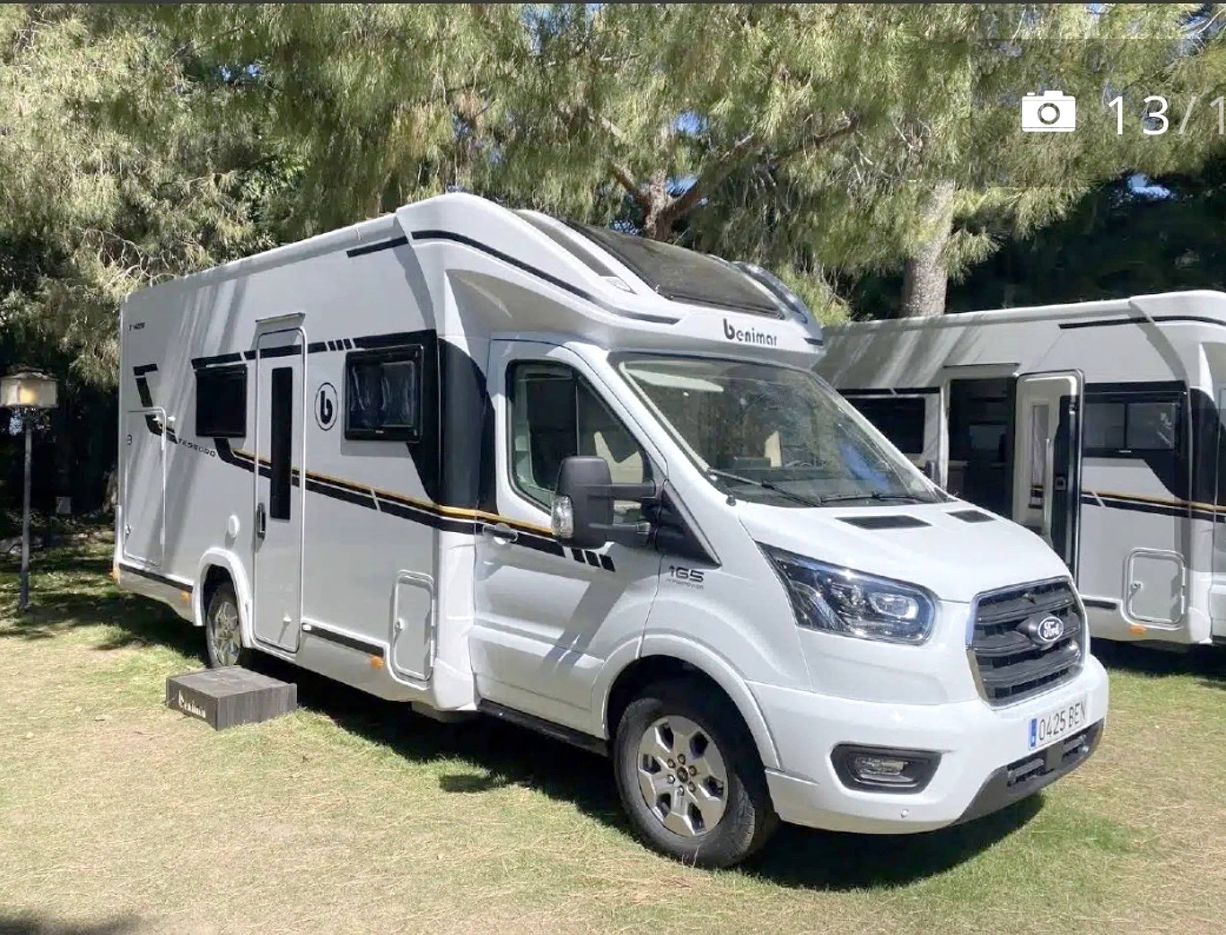 Front view from 3/4 Ford transit 2l boite auto 170ch - Yescapa