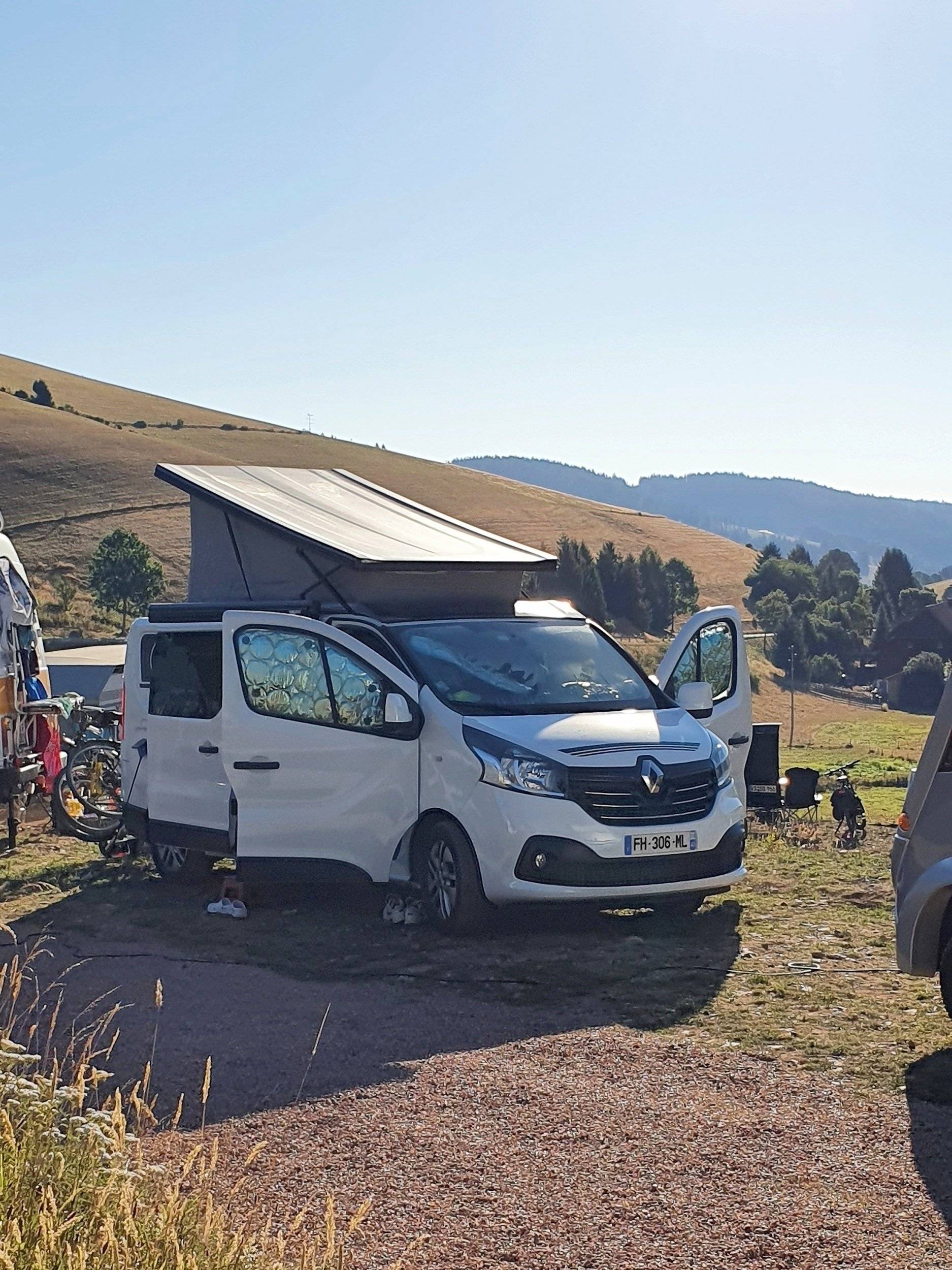 Vue avant de 3/4 Renault - Yescapa