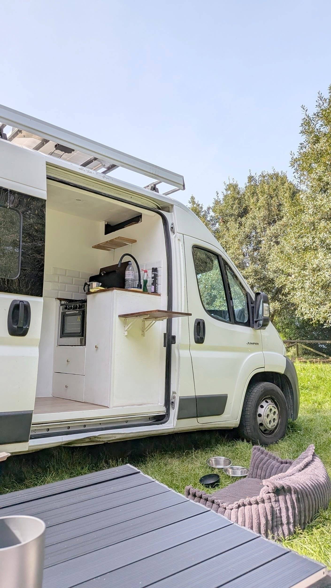Vue avant de 3/4 Citroën Jumper 1,6 l 95 ch - Yescapa