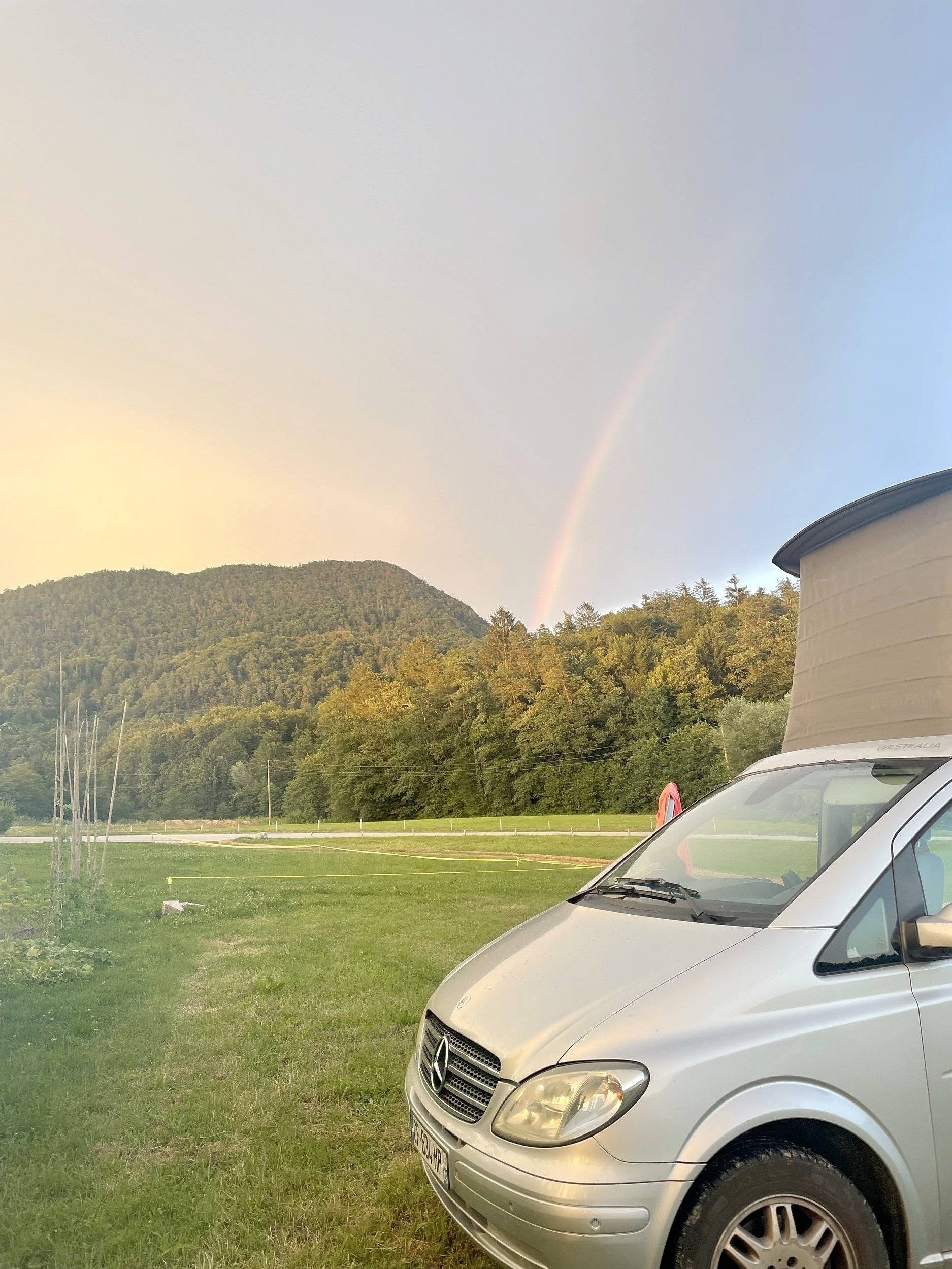 Front view from 3/4 Mercedes - Yescapa