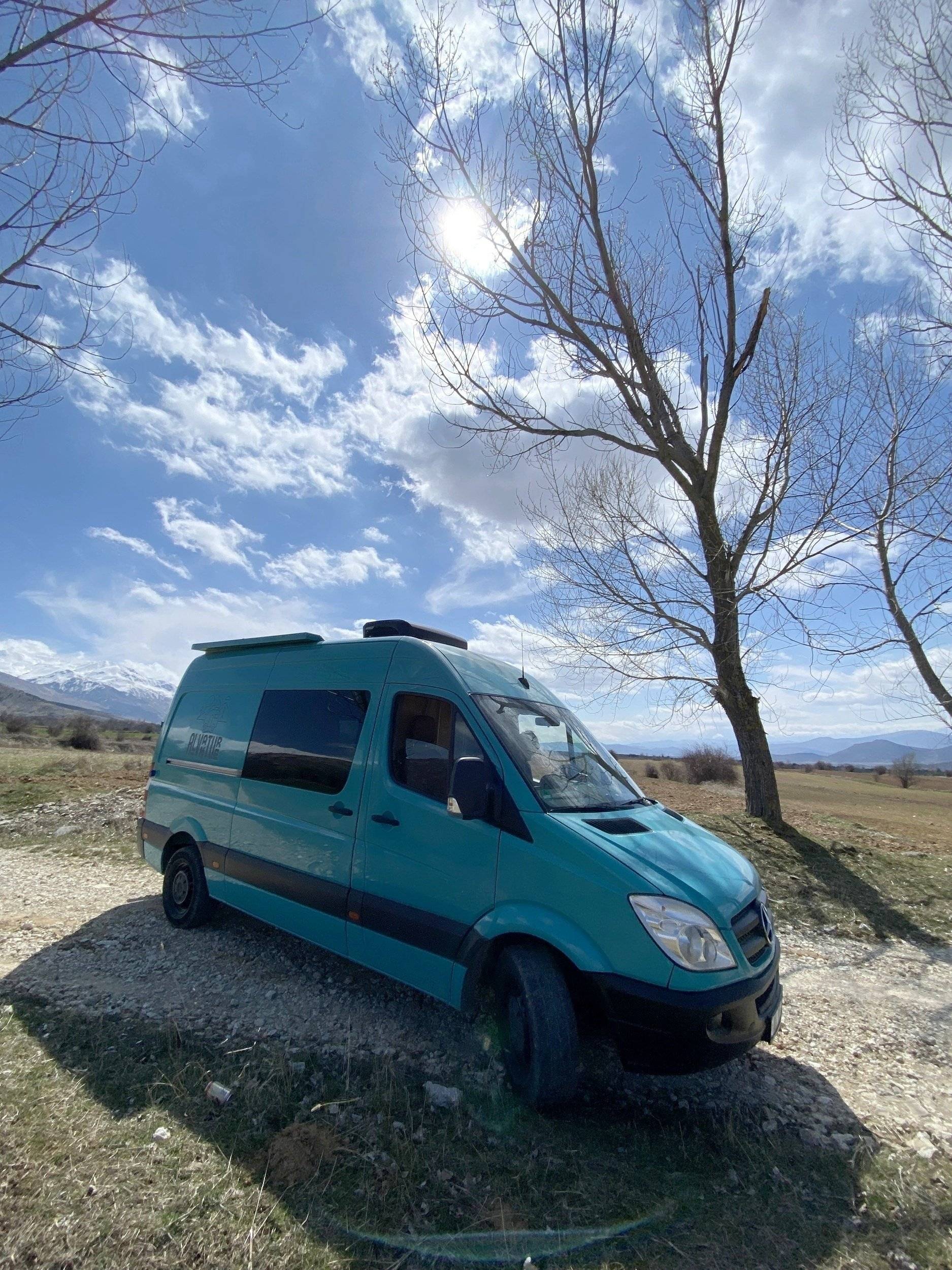 Vista frontale a ¾ Mercedes - Yescapa
