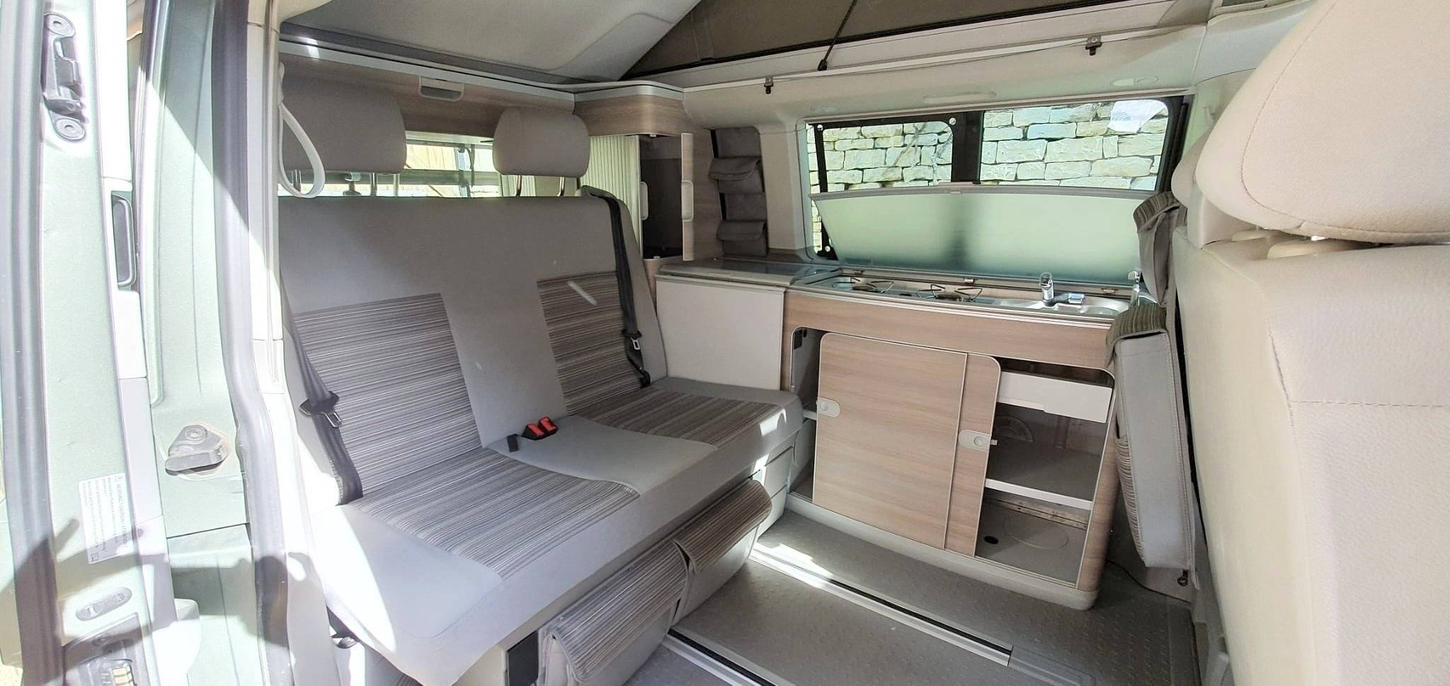 Coin repas Volkswagen Transporter T5 - Yescapa