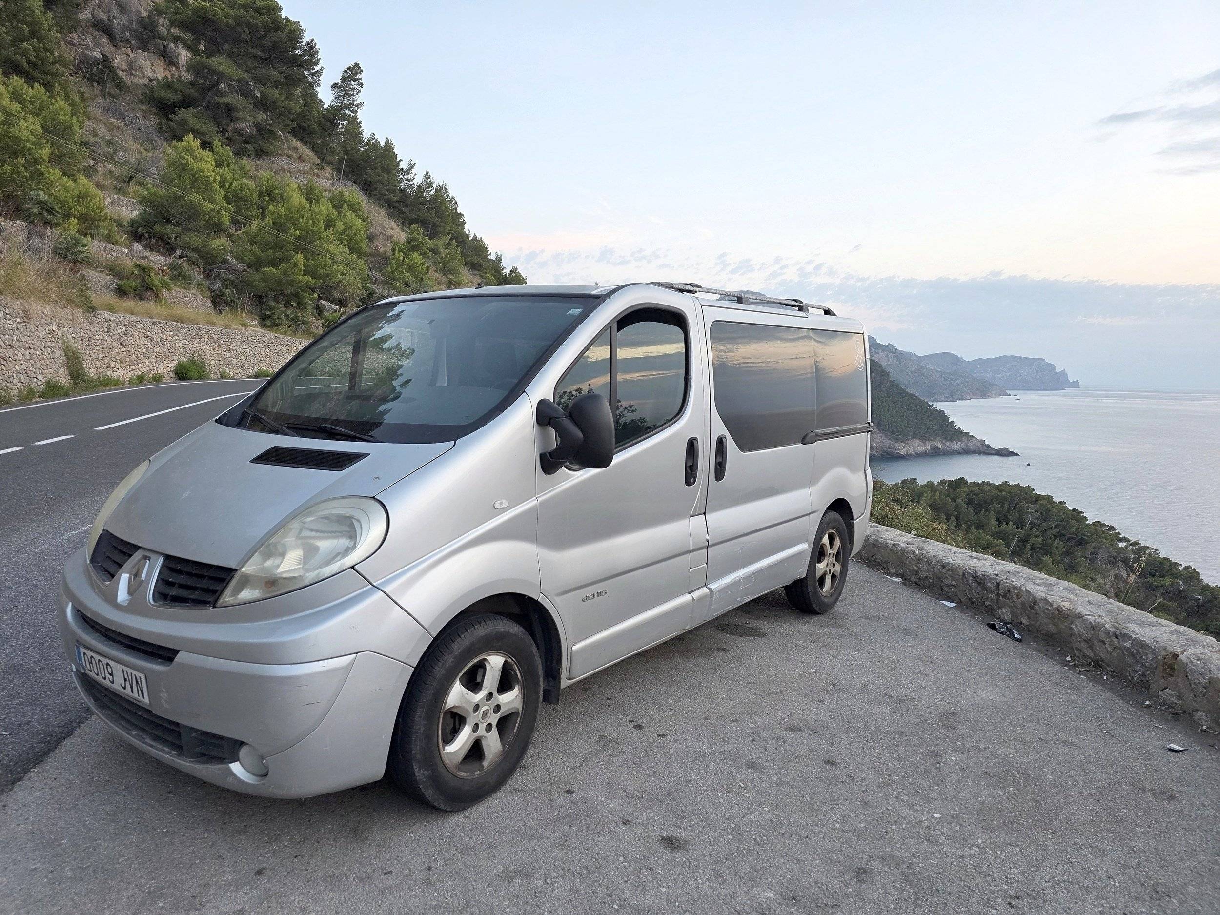 Vista frontale a ¾ Renault - Yescapa