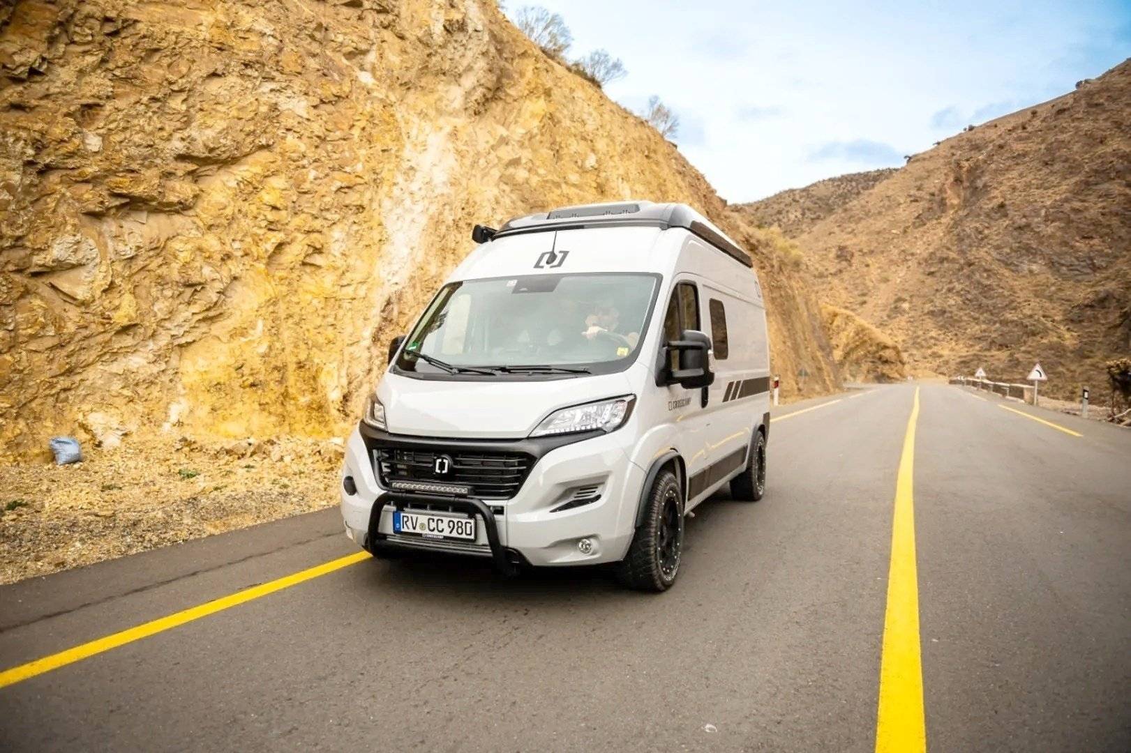 Voorkant 3/4 Opel 541 - Yescapa