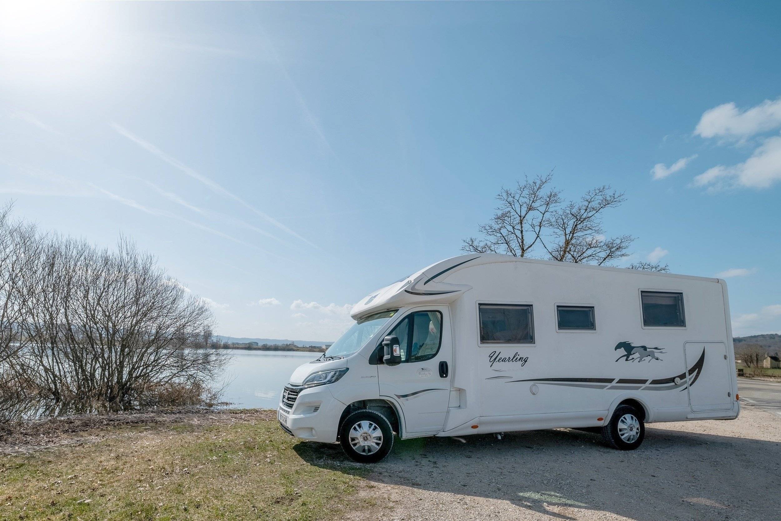 Vue avant de 3/4 Fiat 2,3l 130 ch - Yescapa