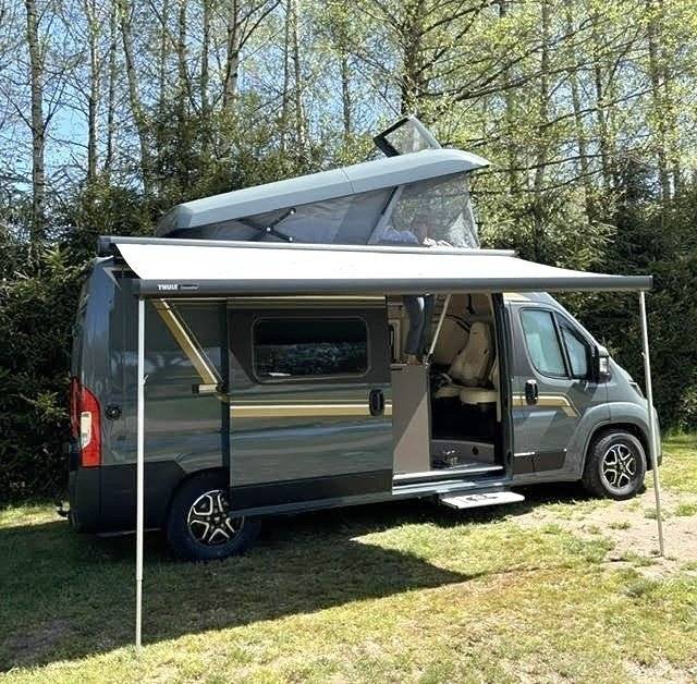 Vista de 3/4 Fiat Ducato 2,2 l Multijet 130 ch. - Yescapa