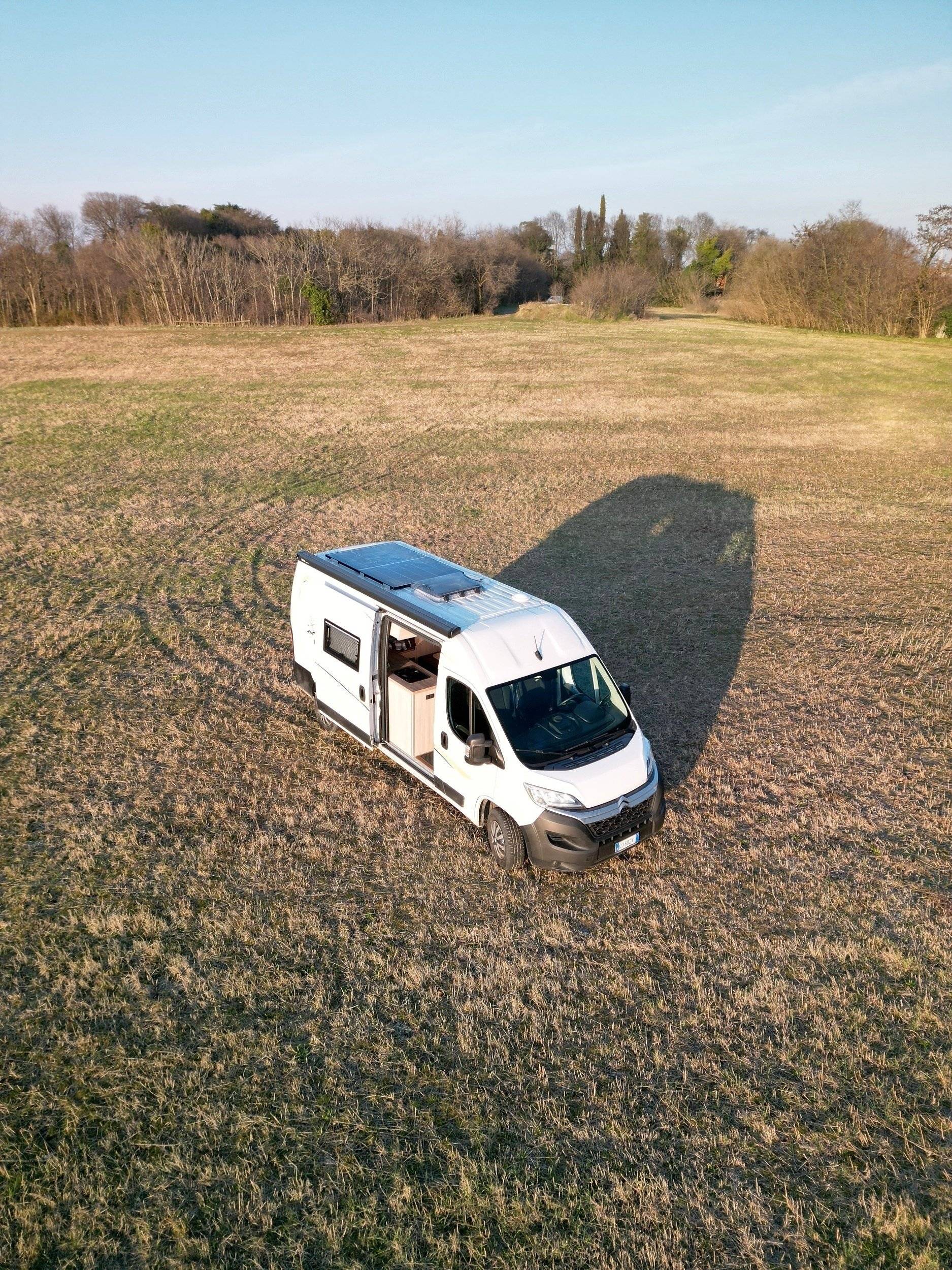 Vista de 3/4 Citroën Jumper 2,0 l 130 ch - Yescapa
