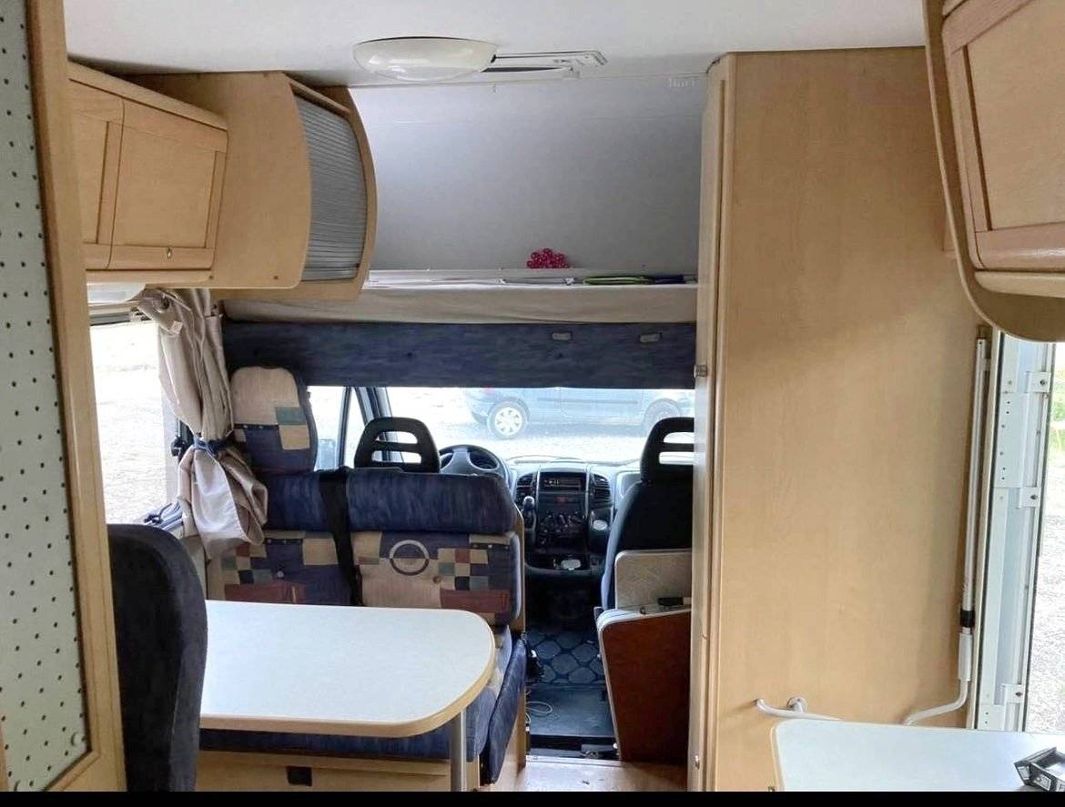 Dining Area Fiat Ducato 2,3 l Multijet 100 ch. - Yescapa