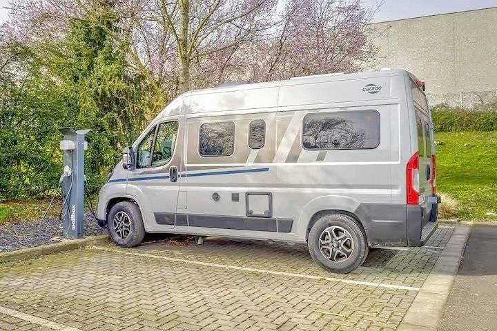 Vista frontale a ¾ Fiat - Yescapa