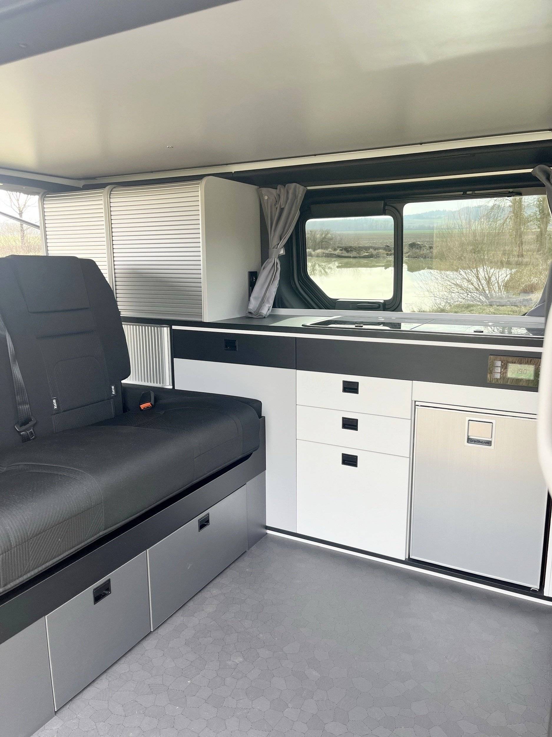 Coin repas Renault Trafic 3 - Yescapa